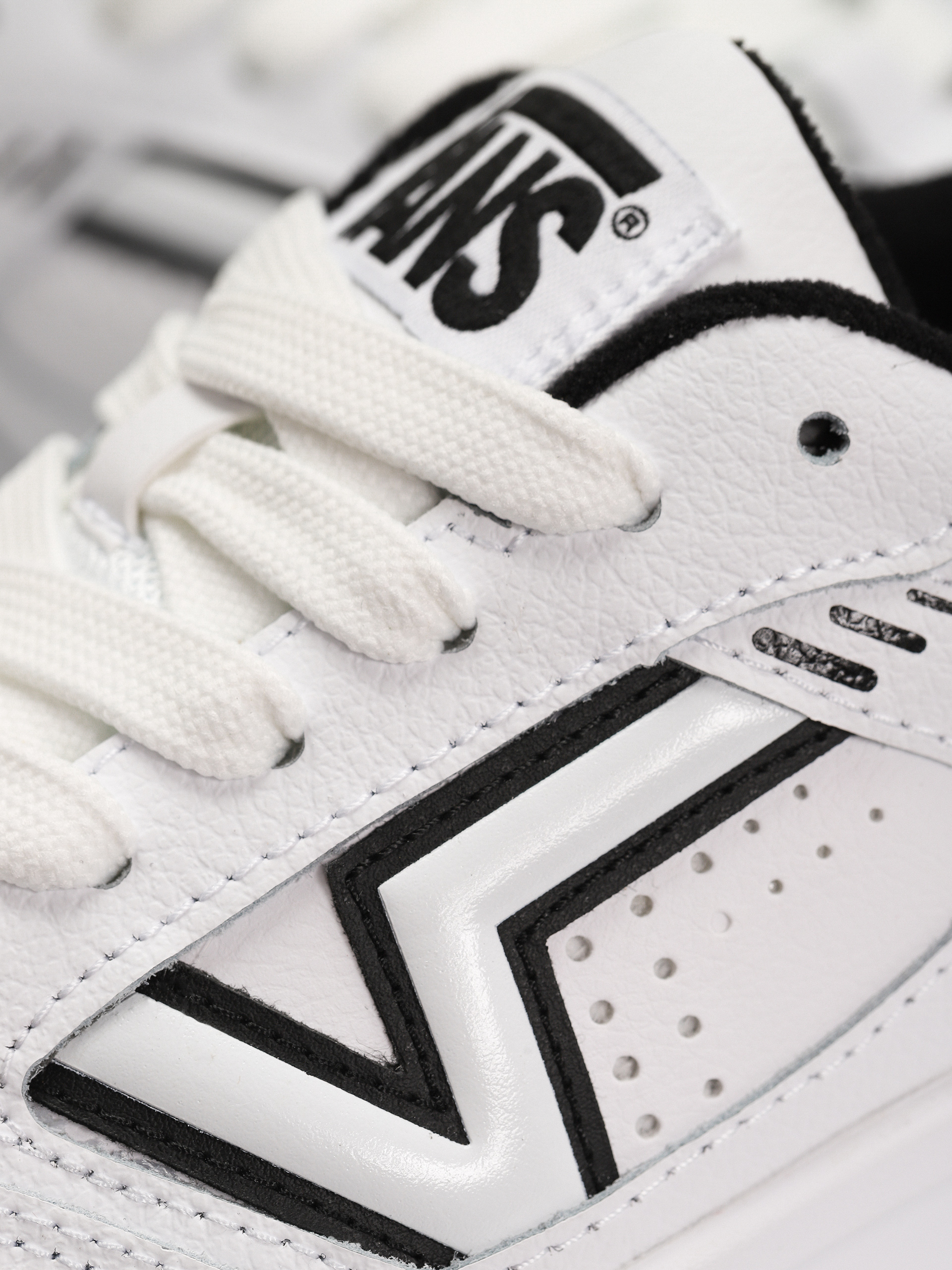 Vans Shoes Upland (white/black)