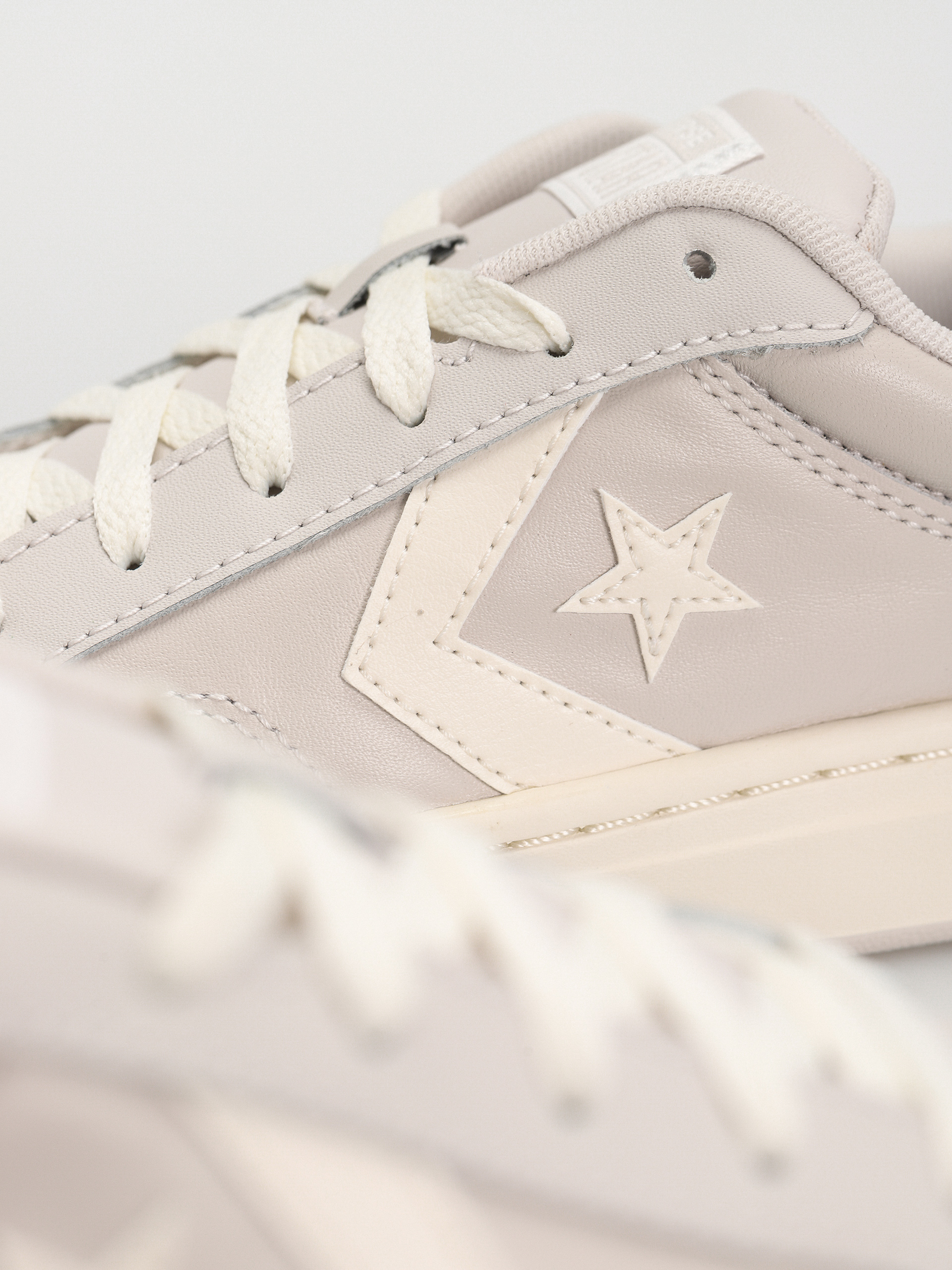 Converse Pro Blaze V2 Ox Shoes (stone/brown)