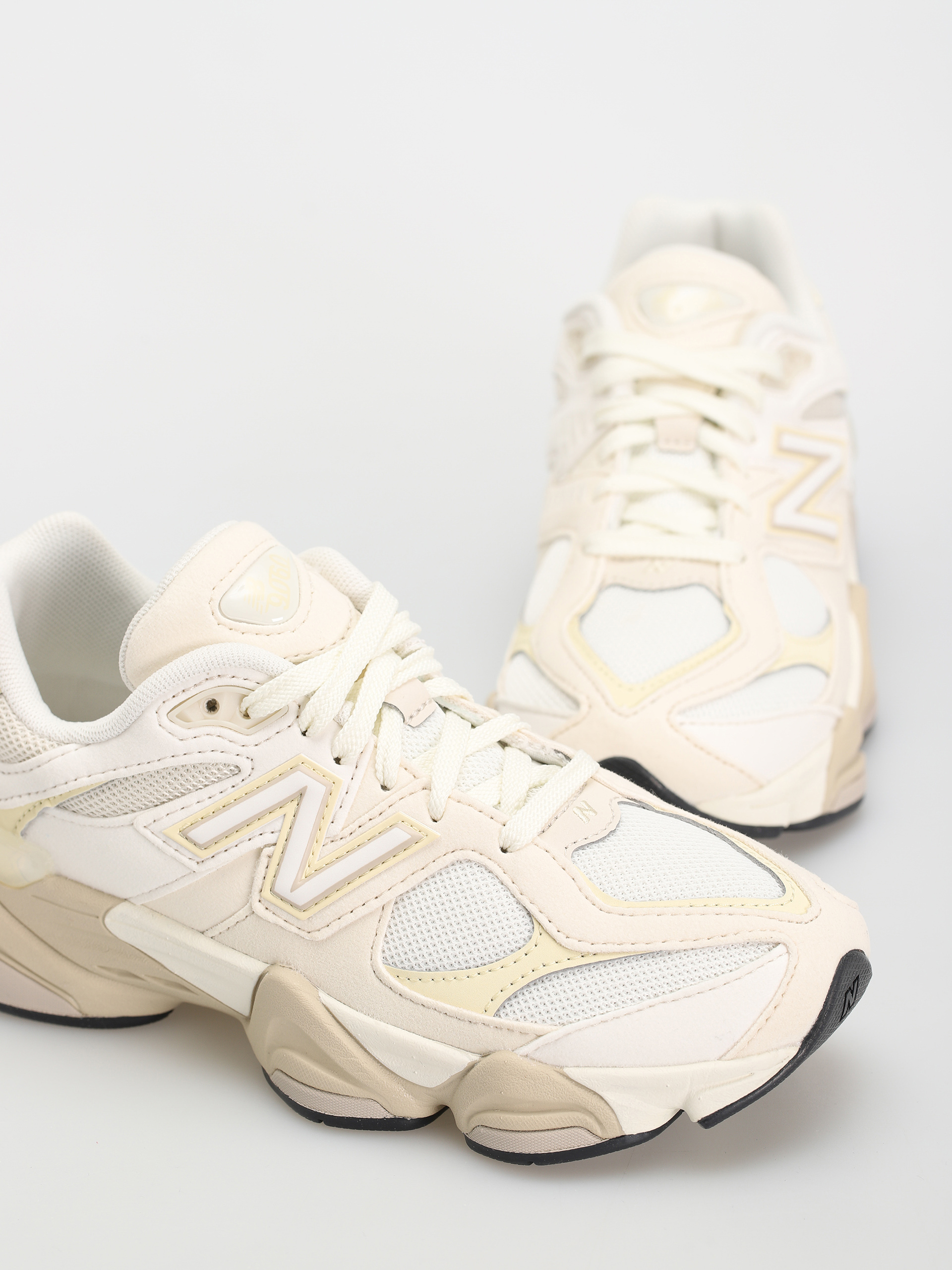 New Balance 9060 JR Shoes (sea salt)