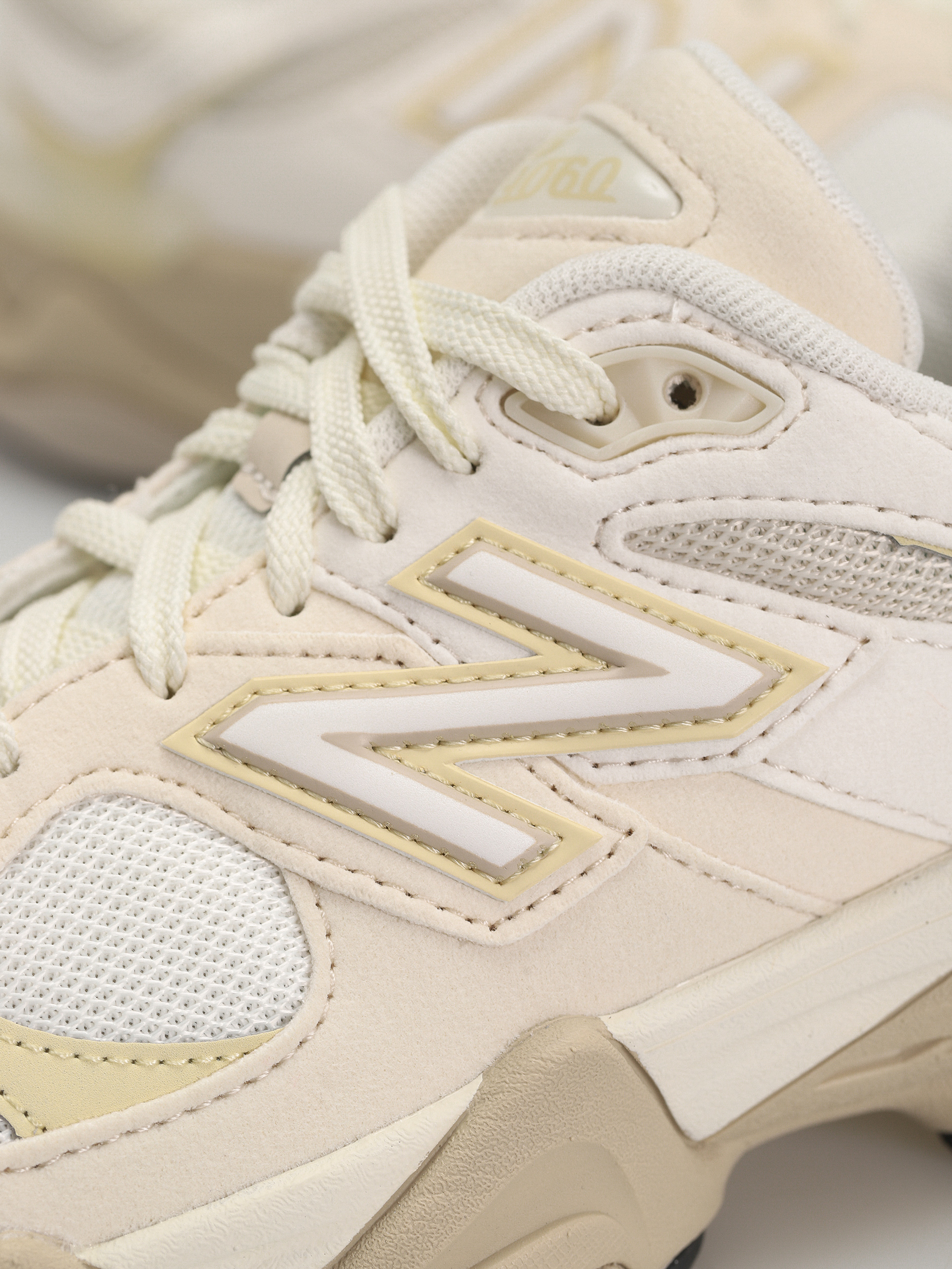 New Balance 9060 JR Shoes (sea salt)