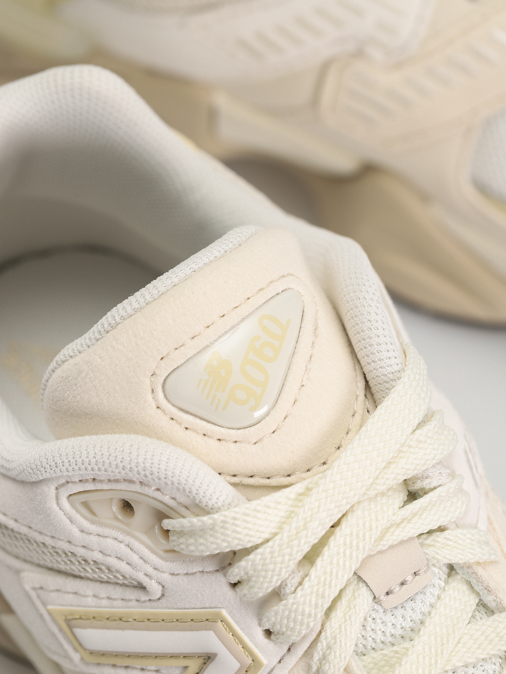 New Balance 9060 JR Shoes (sea salt)