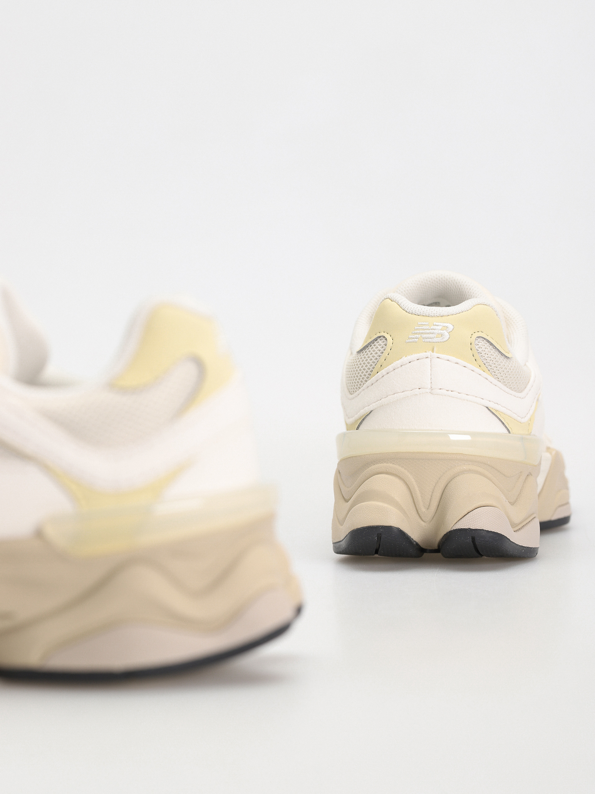 New Balance 9060 JR Shoes (sea salt)