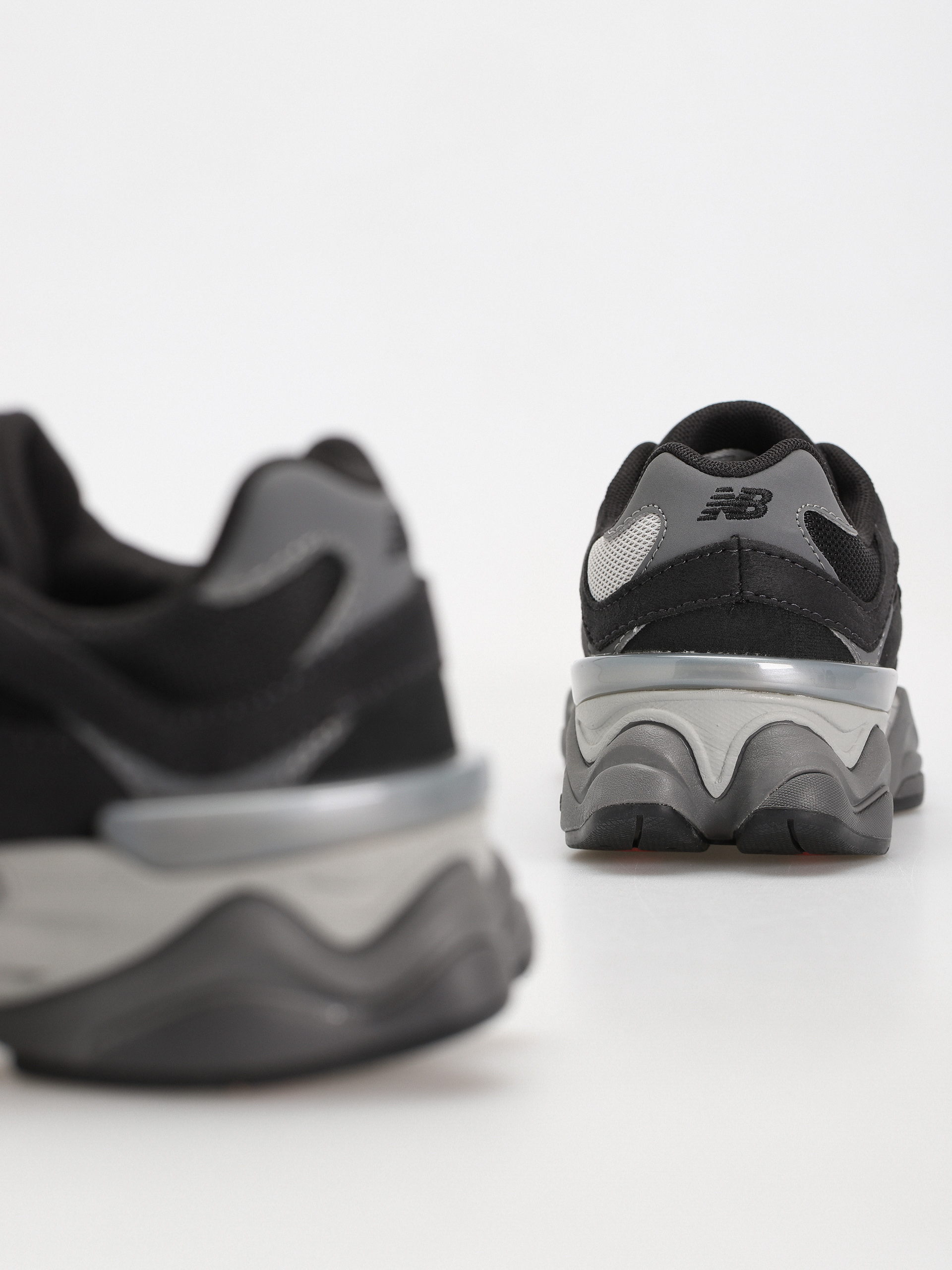 New Balance 9060 JR Shoes (black)