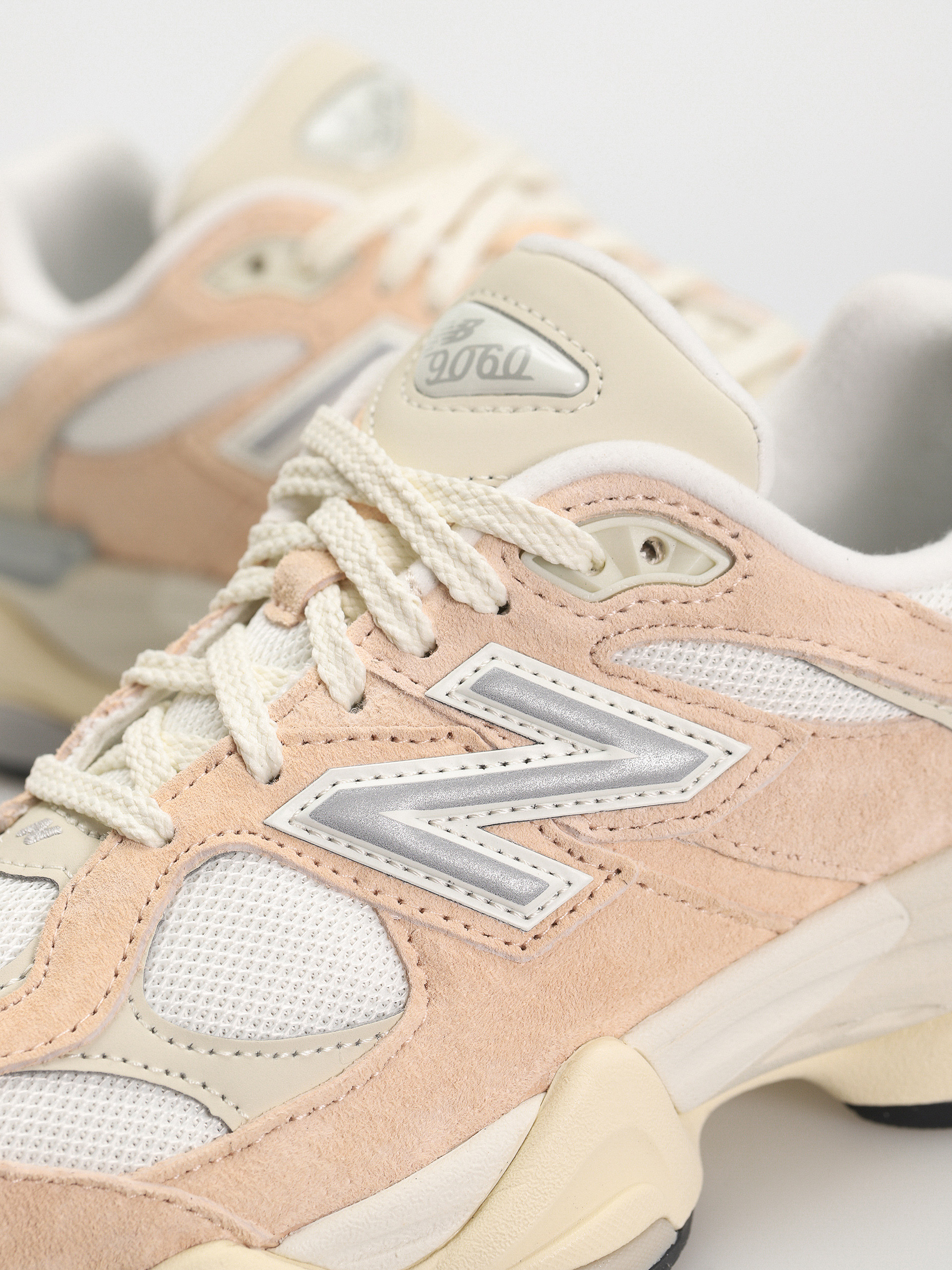 New Balance 9060 Shoes (vintage rose)