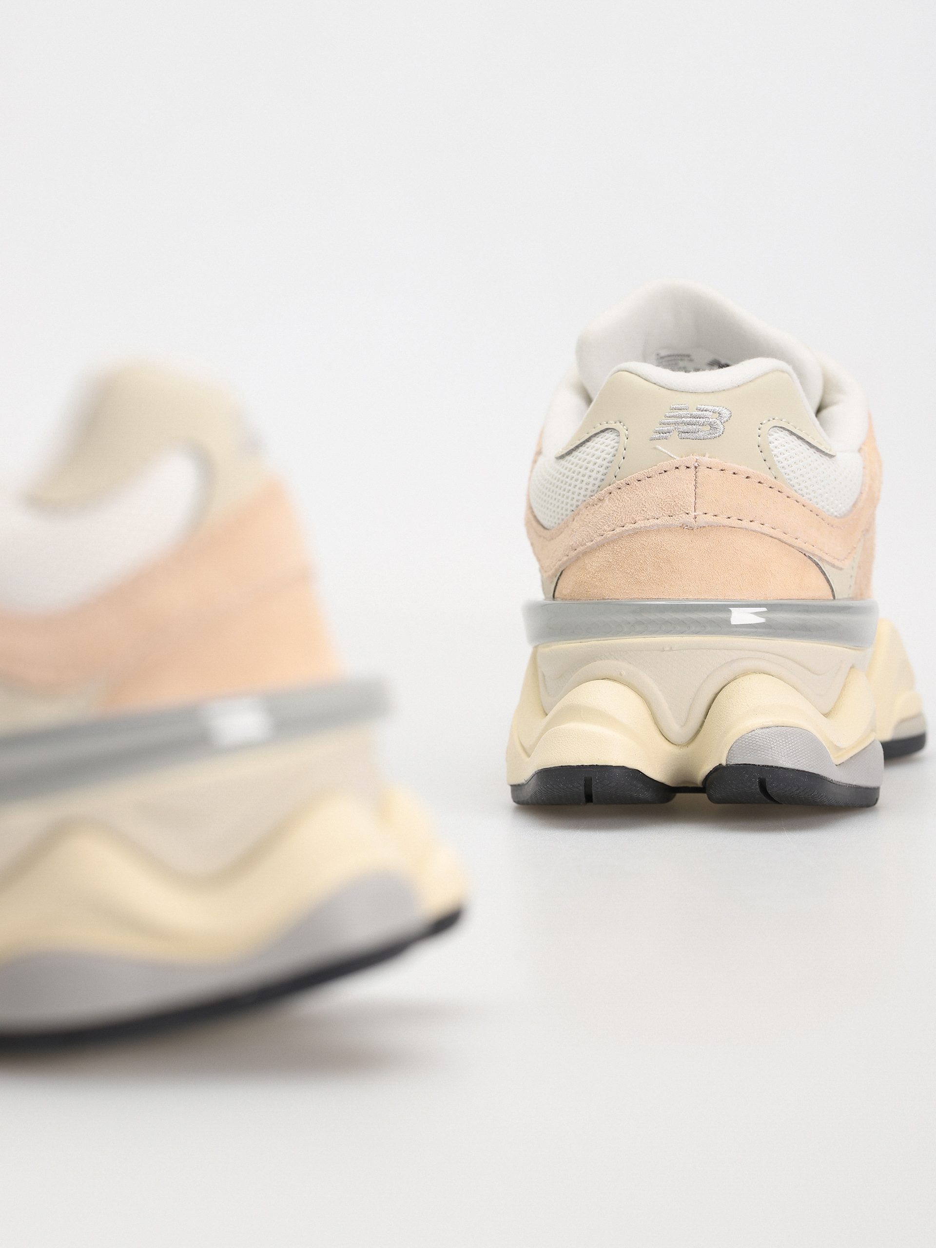 New Balance 9060 Shoes (vintage rose)
