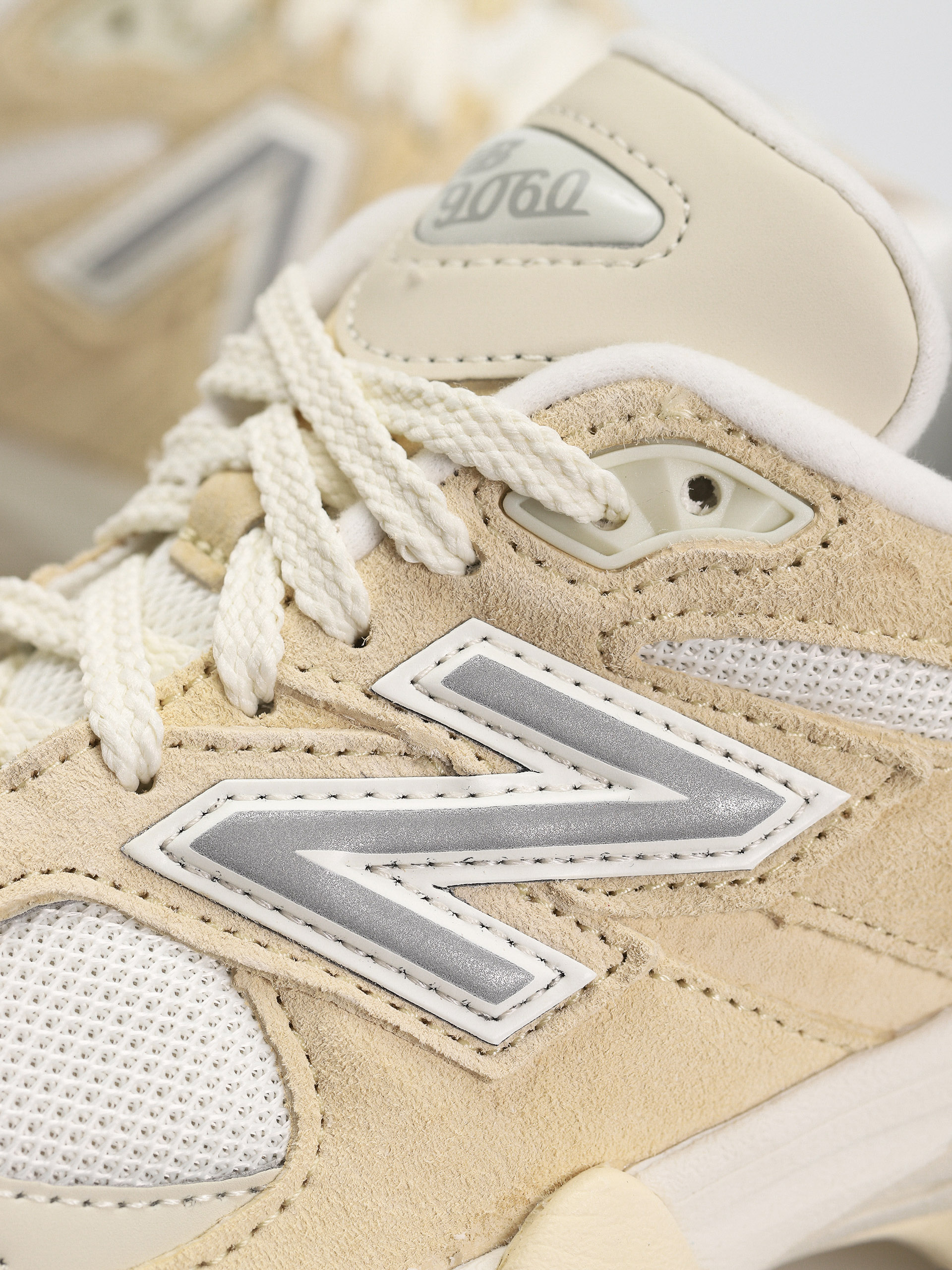 New Balance 9060 Shoes (calcium)