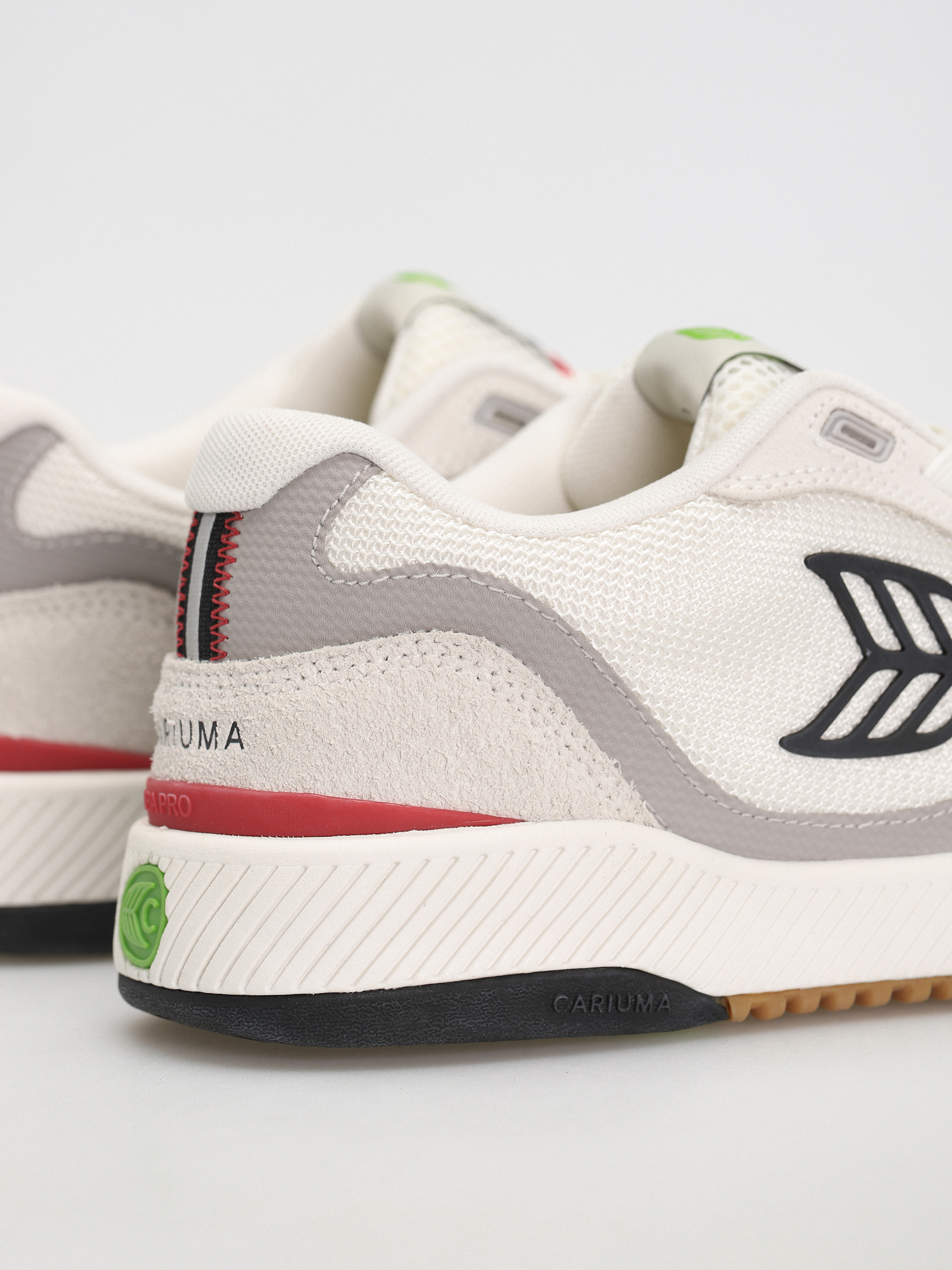 Cariuma UBA PRO Schuhe (smoke white/red & black)