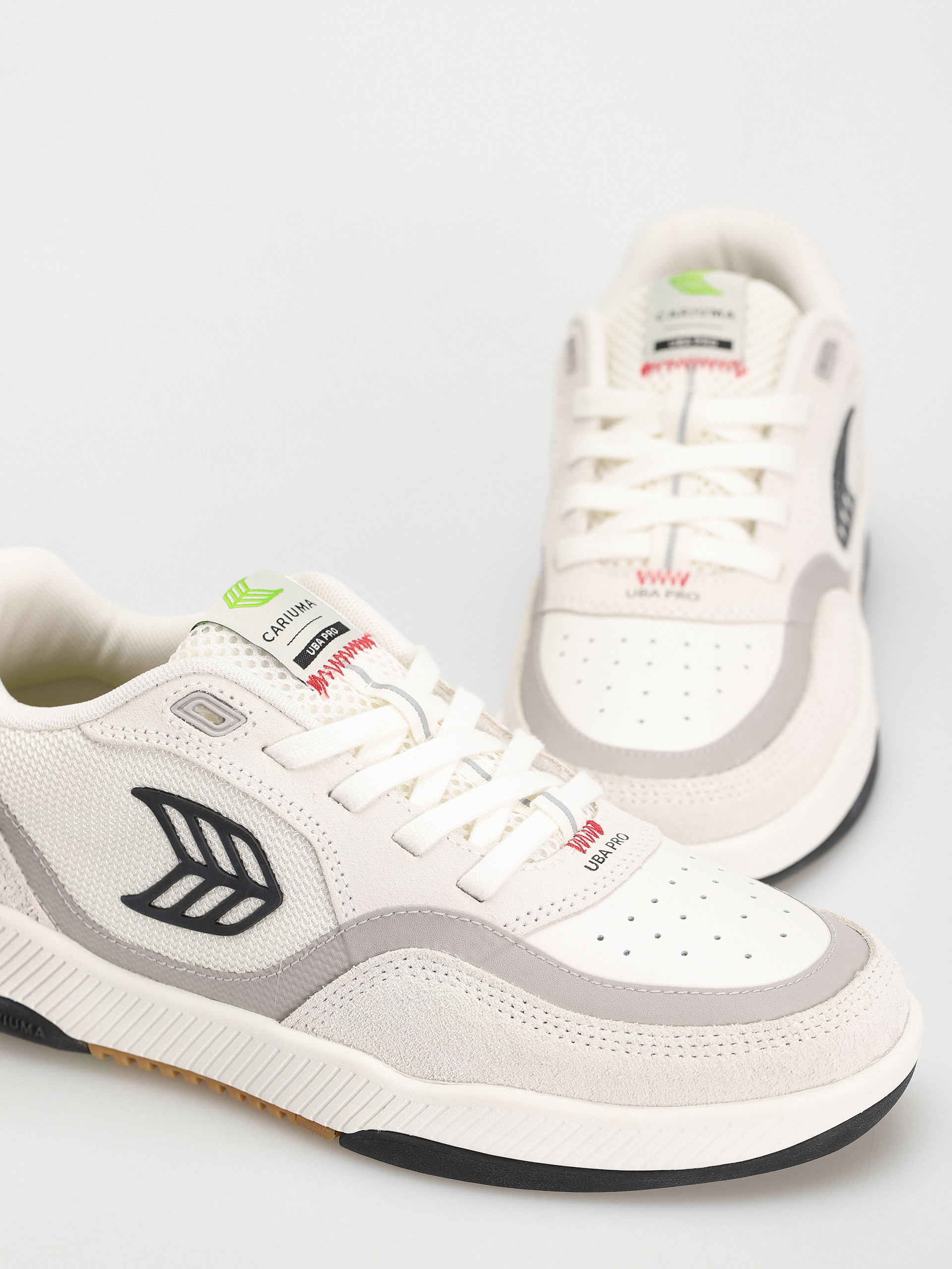 Cariuma UBA PRO Schuhe (smoke white/red & black)