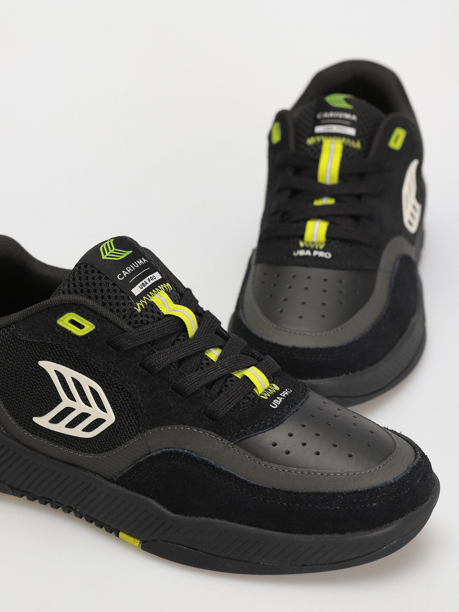 Cariuma UBA PRO Schuhe (all black/green & off white)