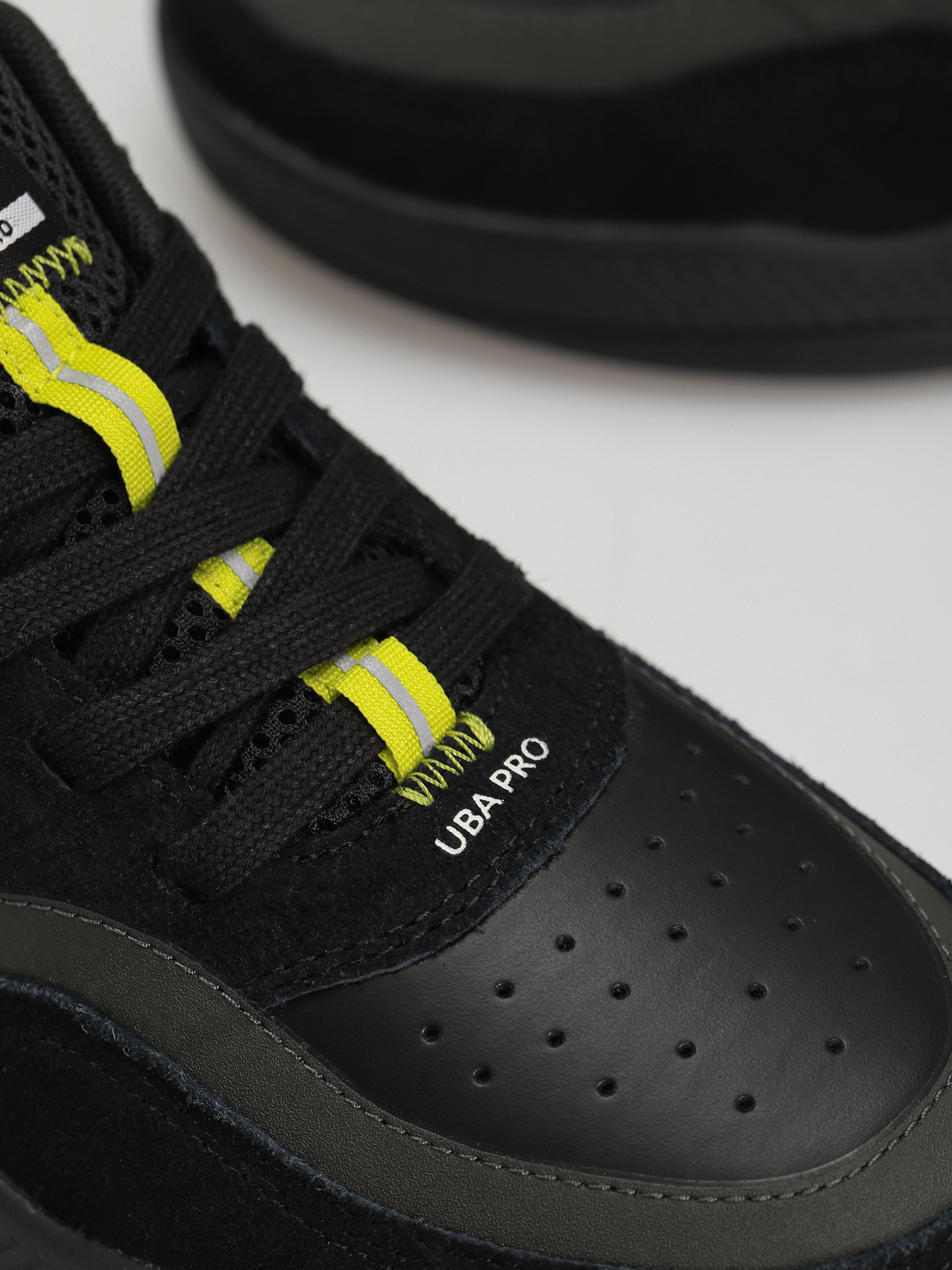 Cariuma UBA PRO Schuhe (all black/green & off white)