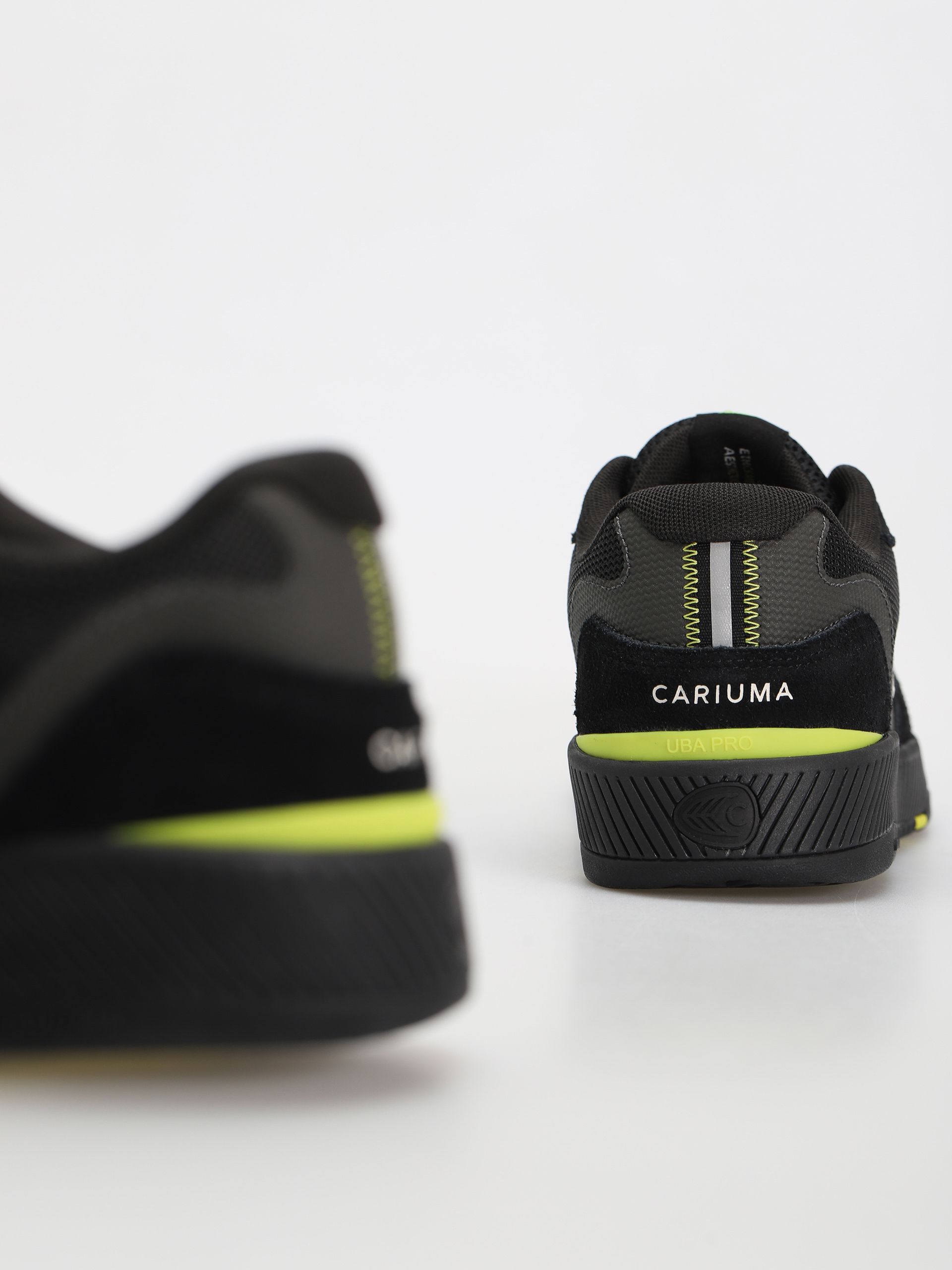 Cariuma UBA PRO Schuhe (all black/green & off white)