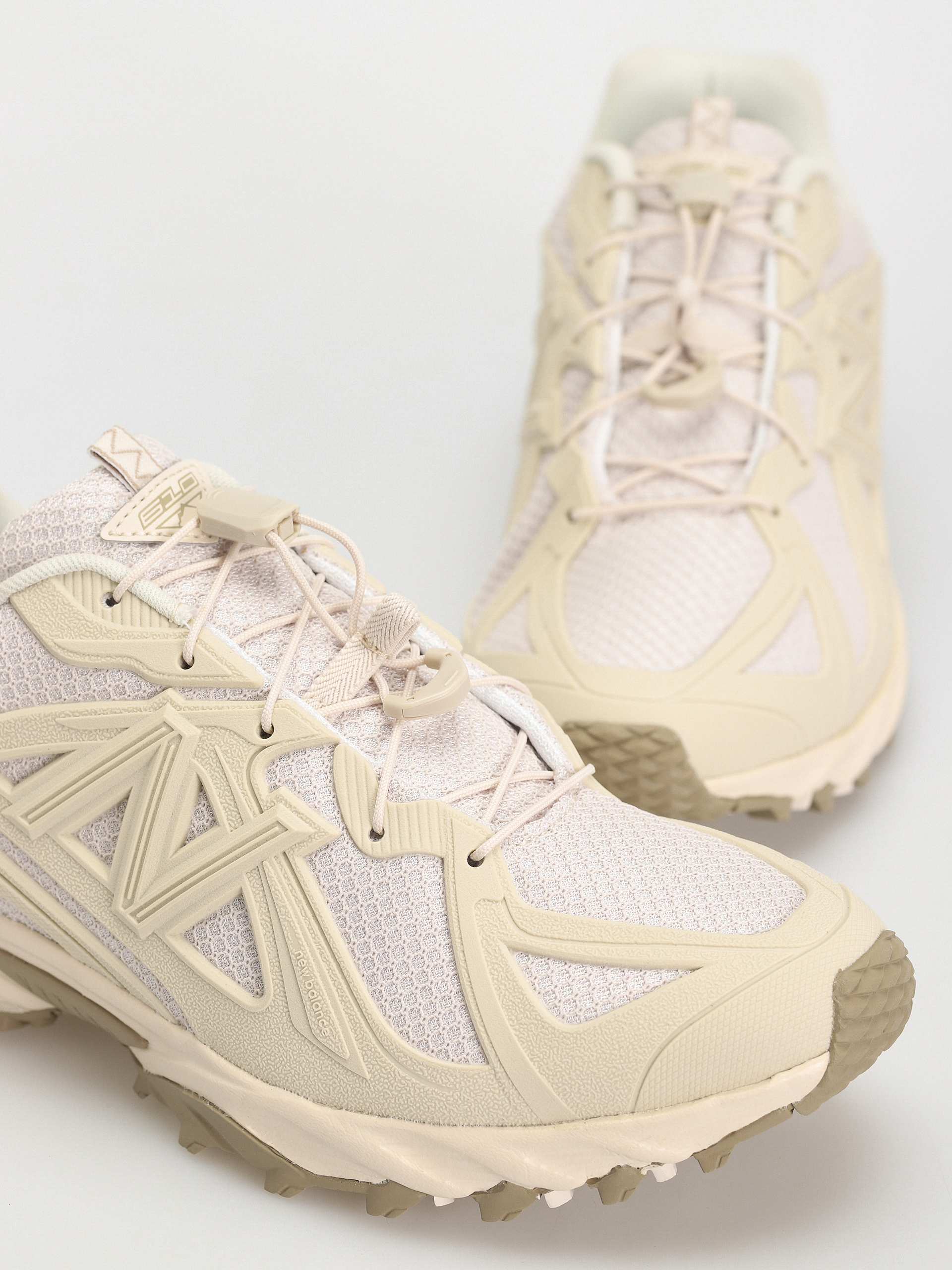 New Balance 610 Shoes (beige)