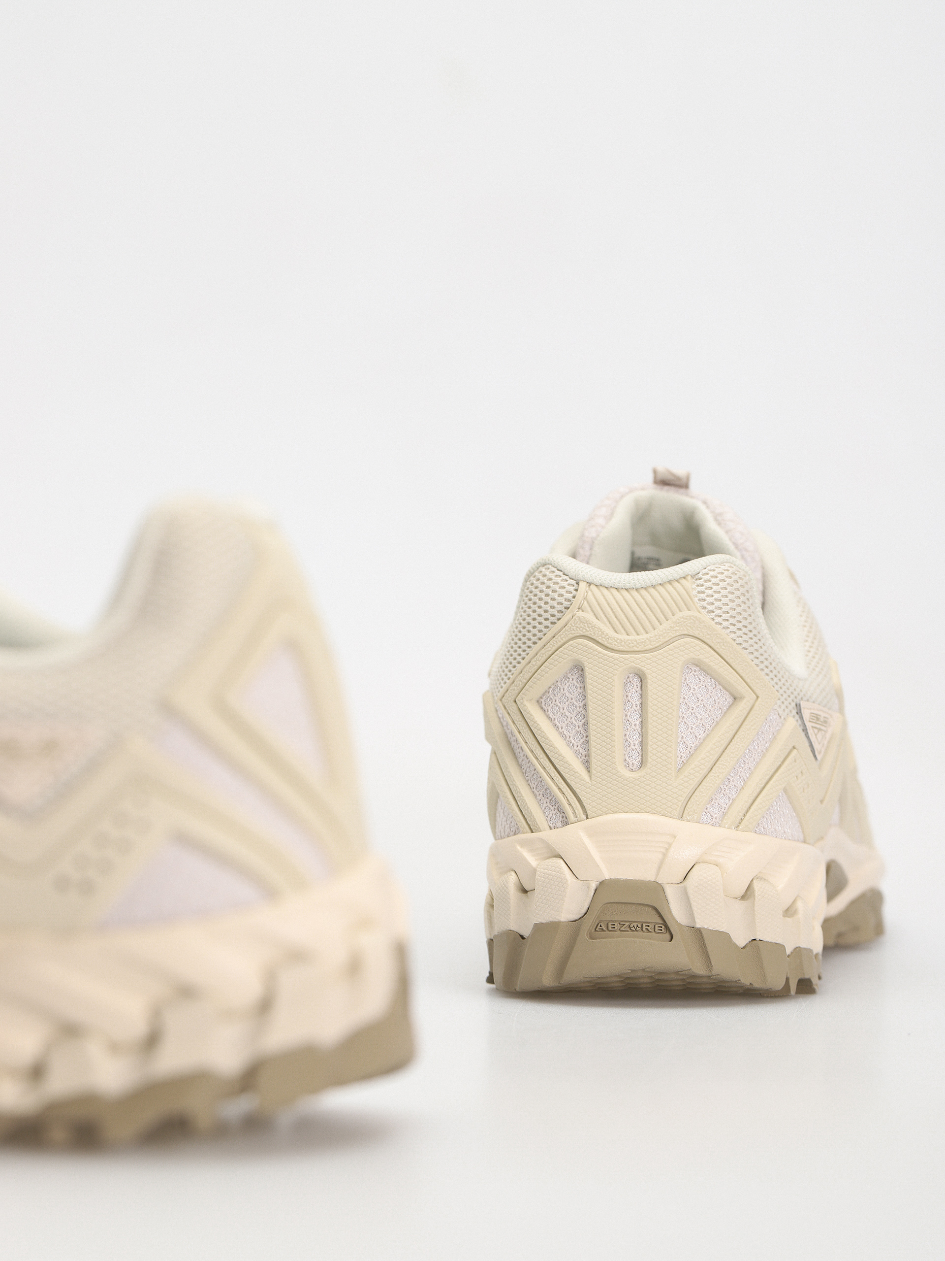 New Balance 610 Shoes (beige)