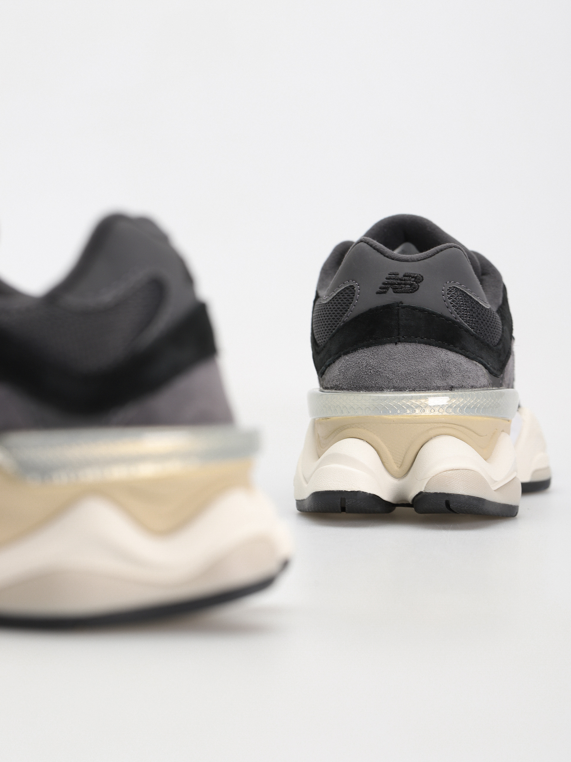 New Balance 9060 Shoes (black)