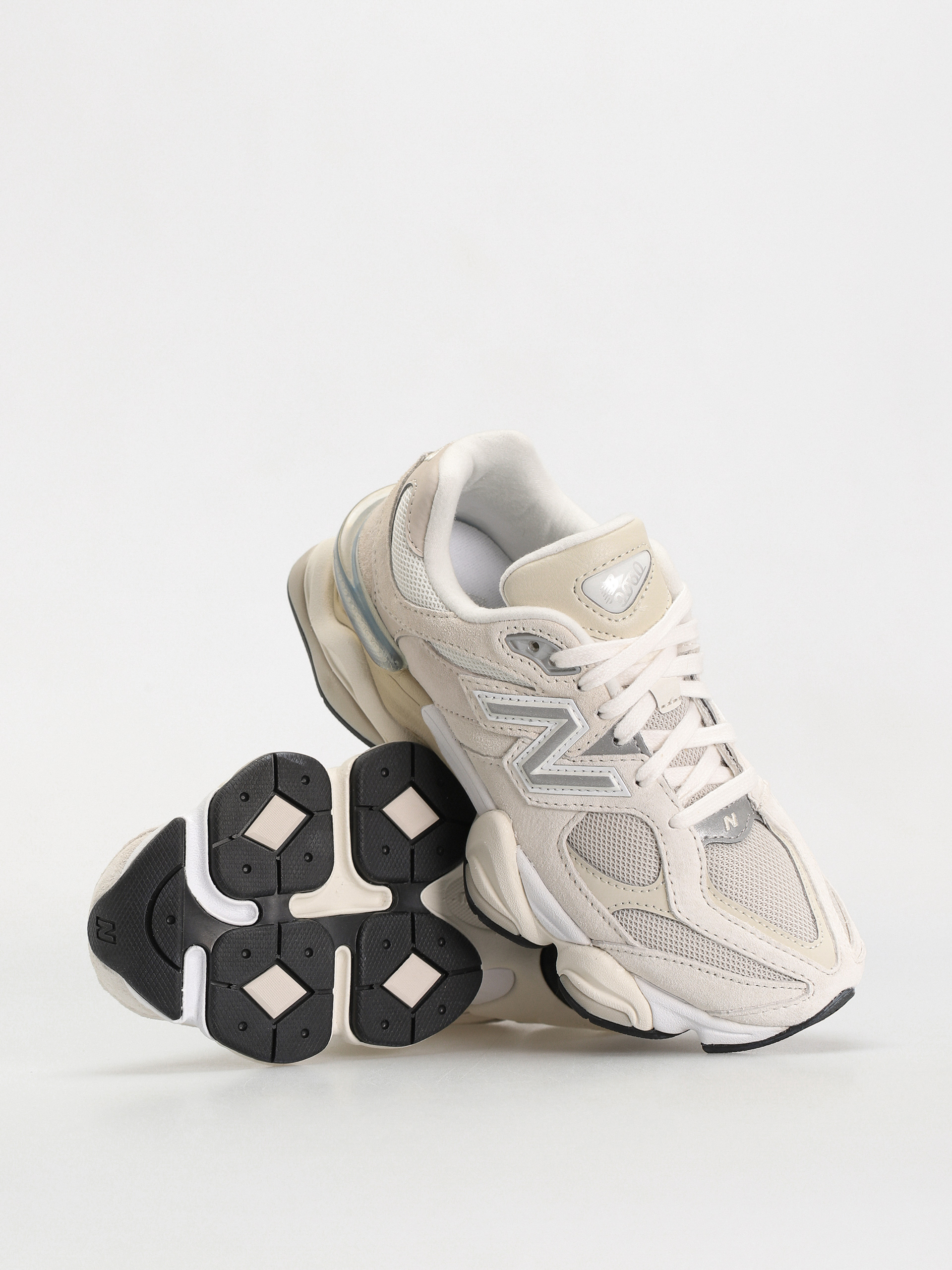 New Balance 9060 Shoes (sea salt moonbeam)