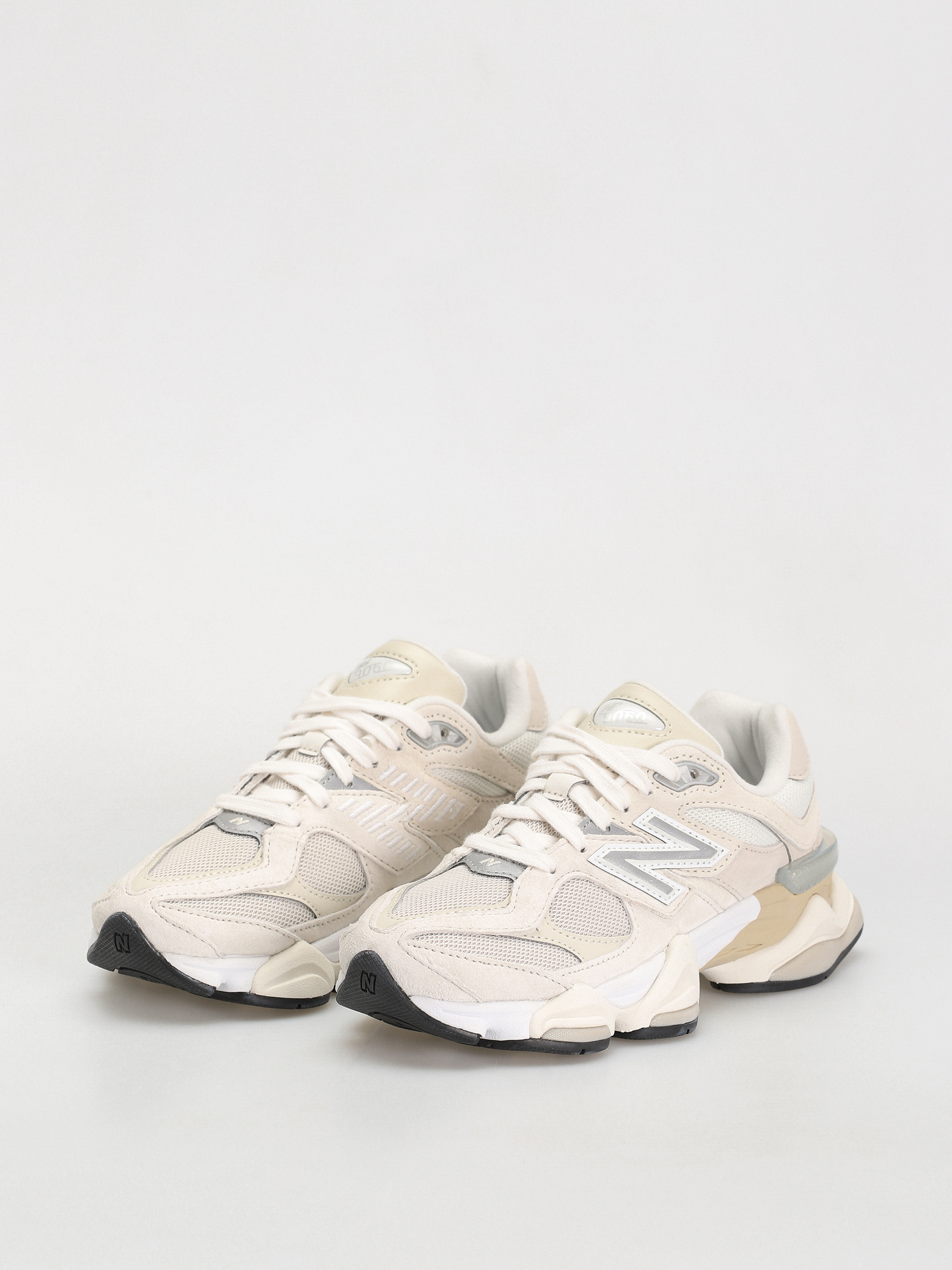 New Balance 9060 Shoes (sea salt moonbeam)