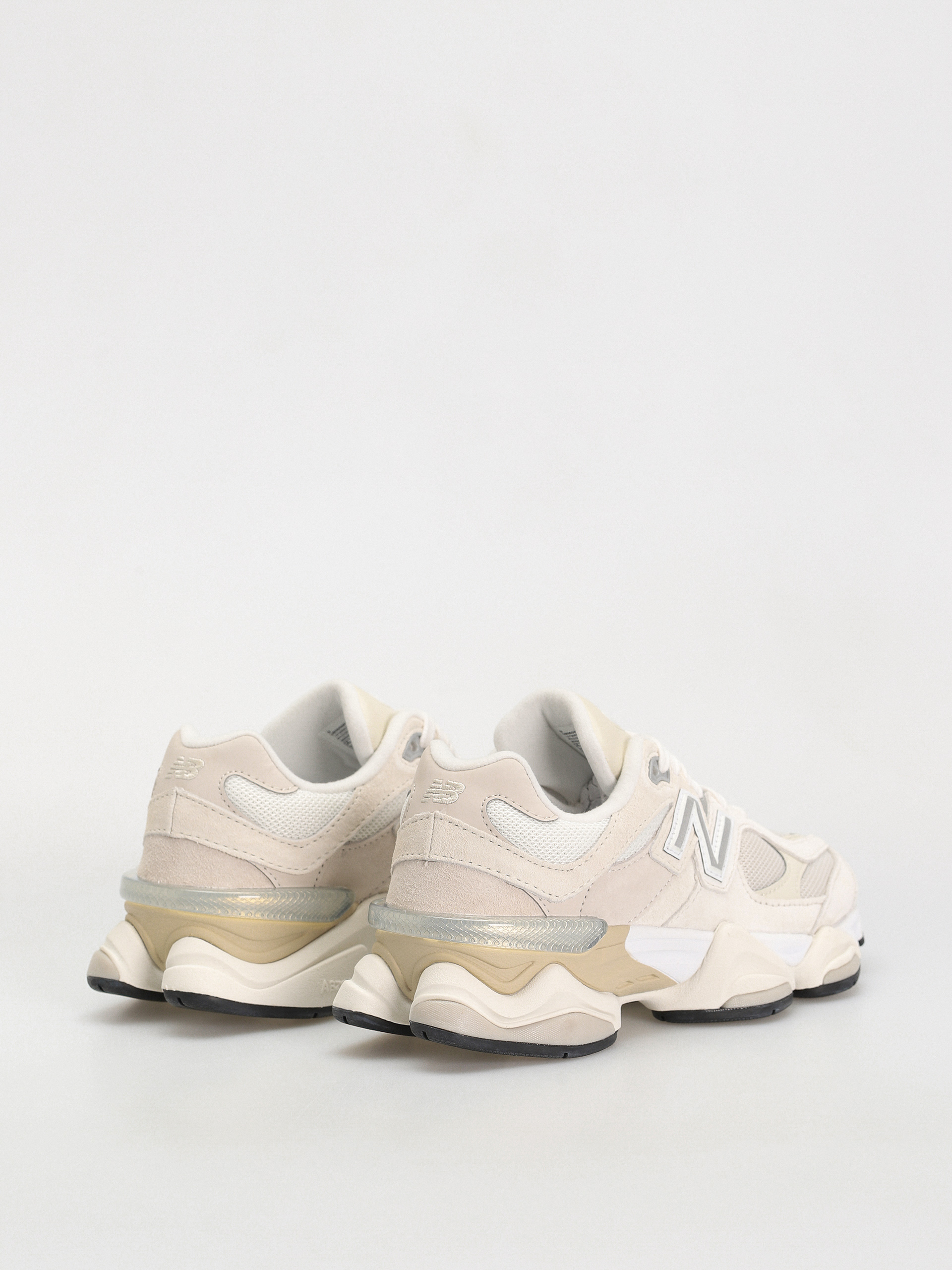 New Balance 9060 Shoes (sea salt moonbeam)