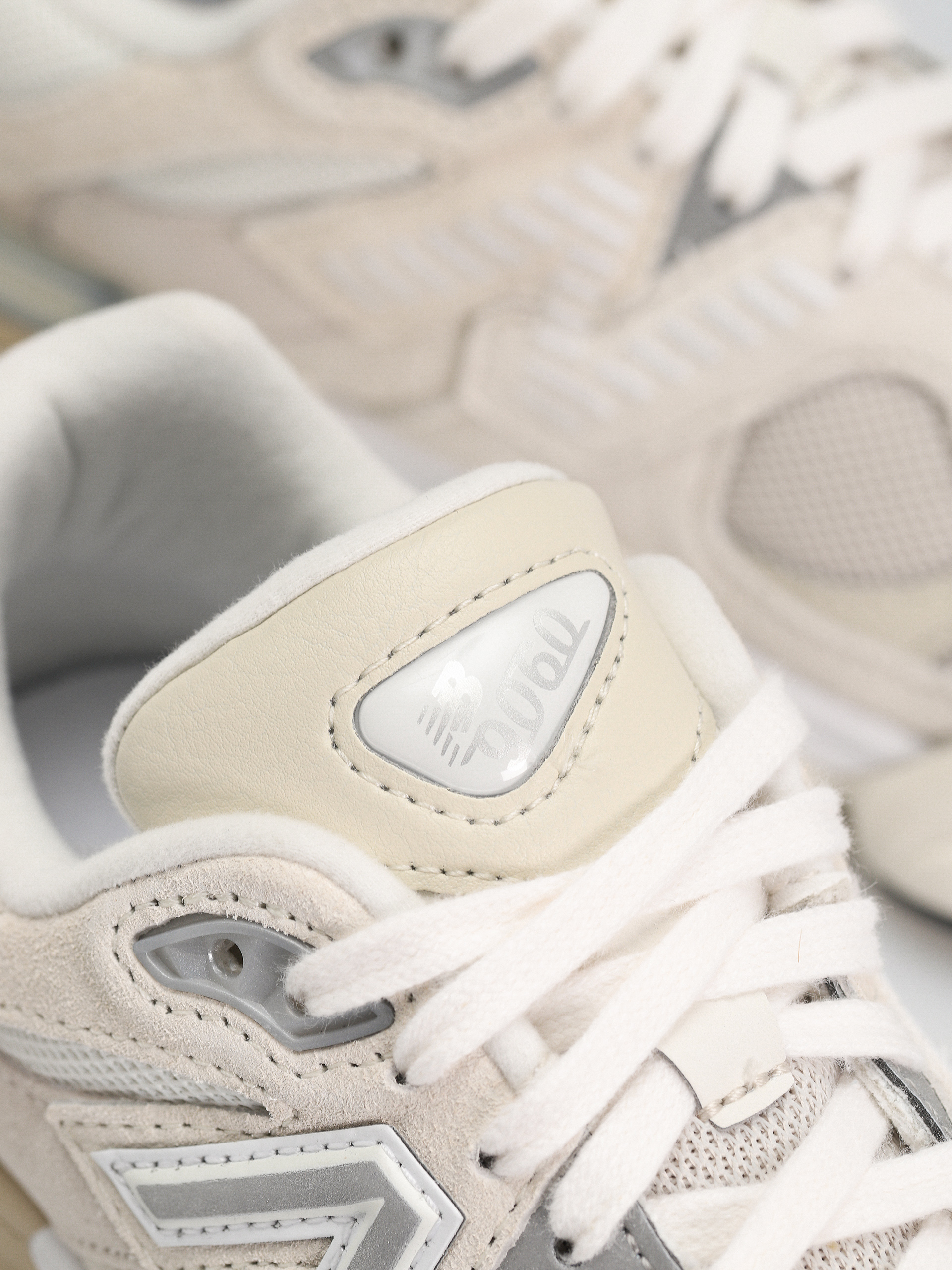 New Balance 9060 Shoes (sea salt moonbeam)