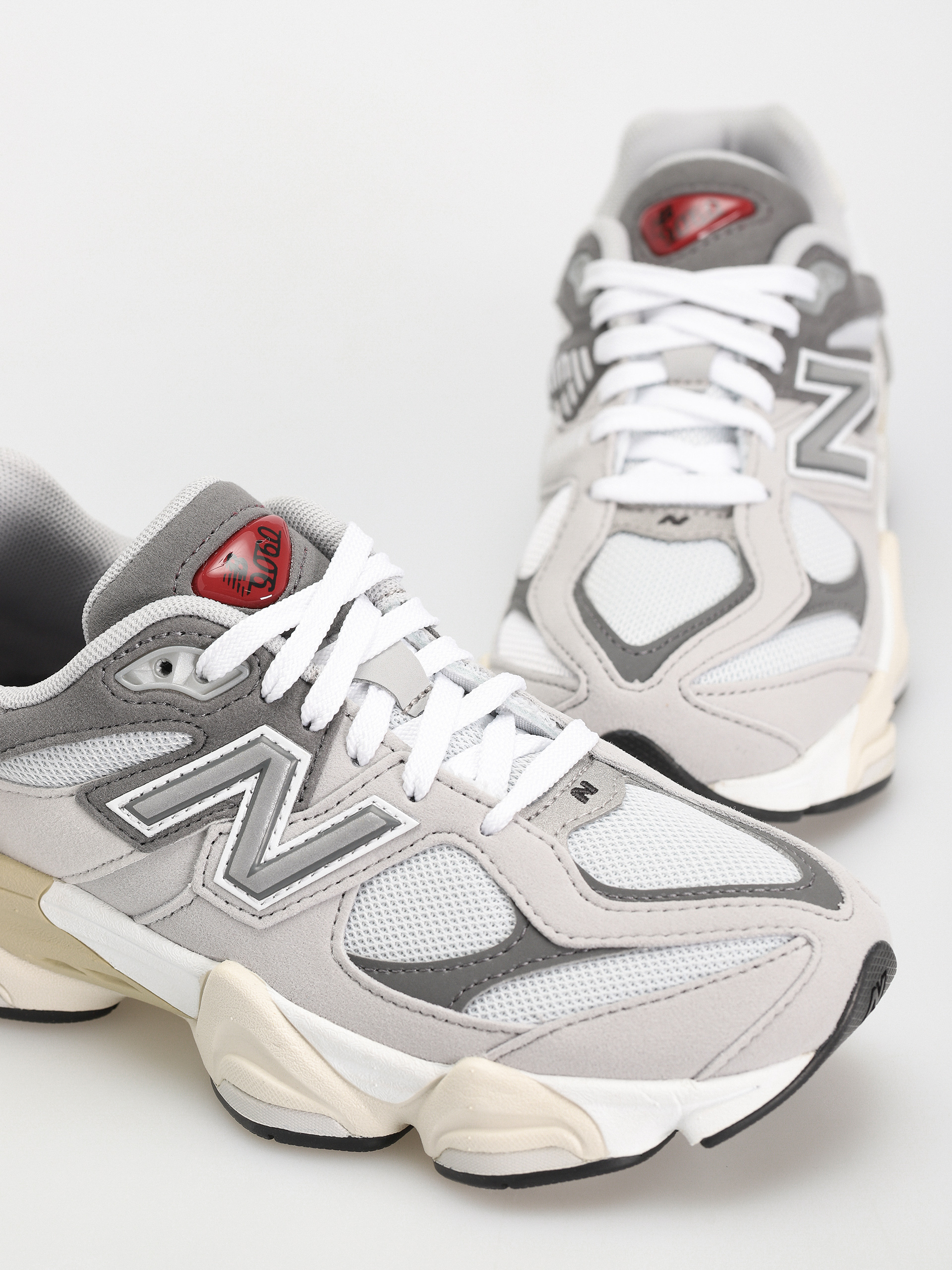 New Balance 9060 JR Shoes (raincloud)