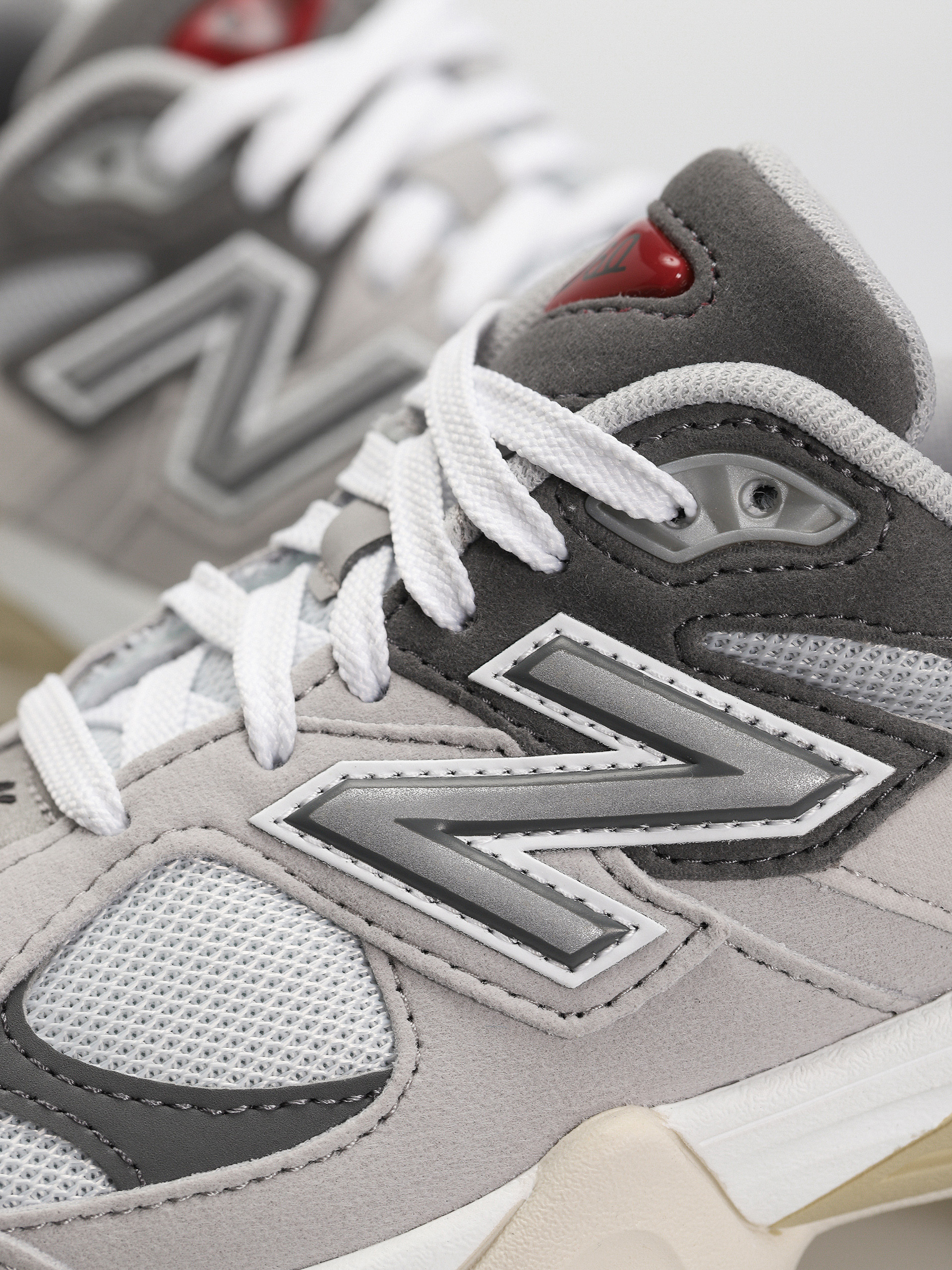 New Balance 9060 JR Shoes (raincloud)