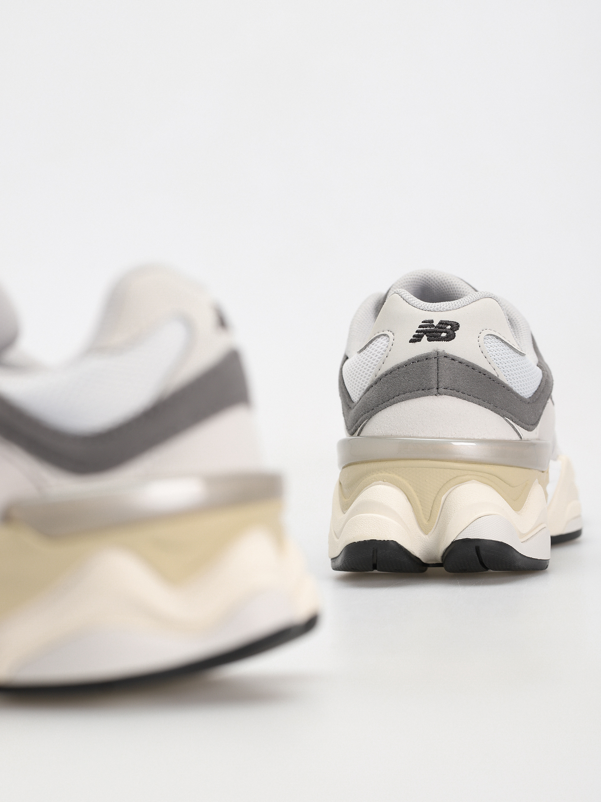 New Balance 9060 JR Shoes (raincloud)