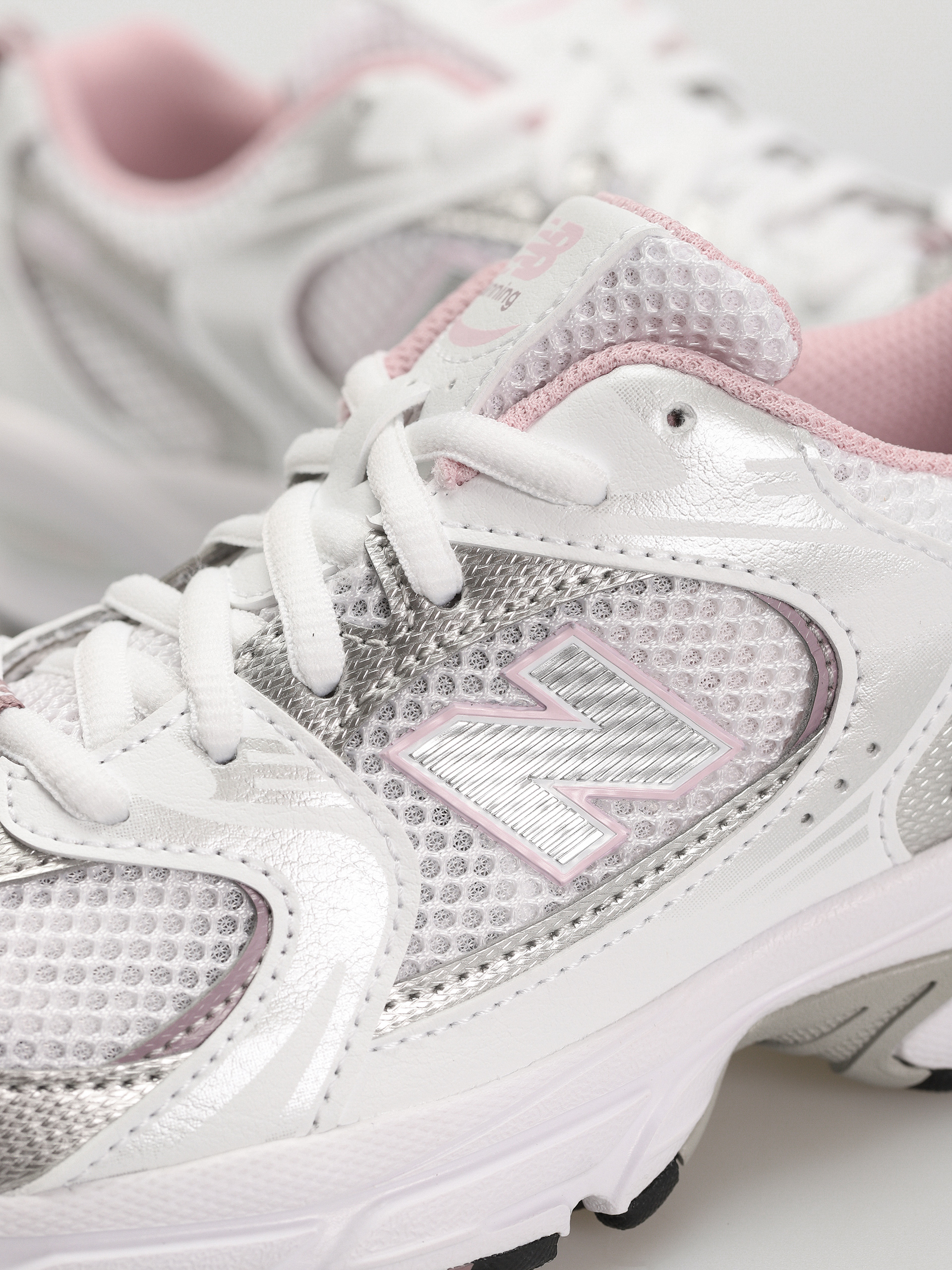 New Balance 530 JR Shoes (white silver pink)