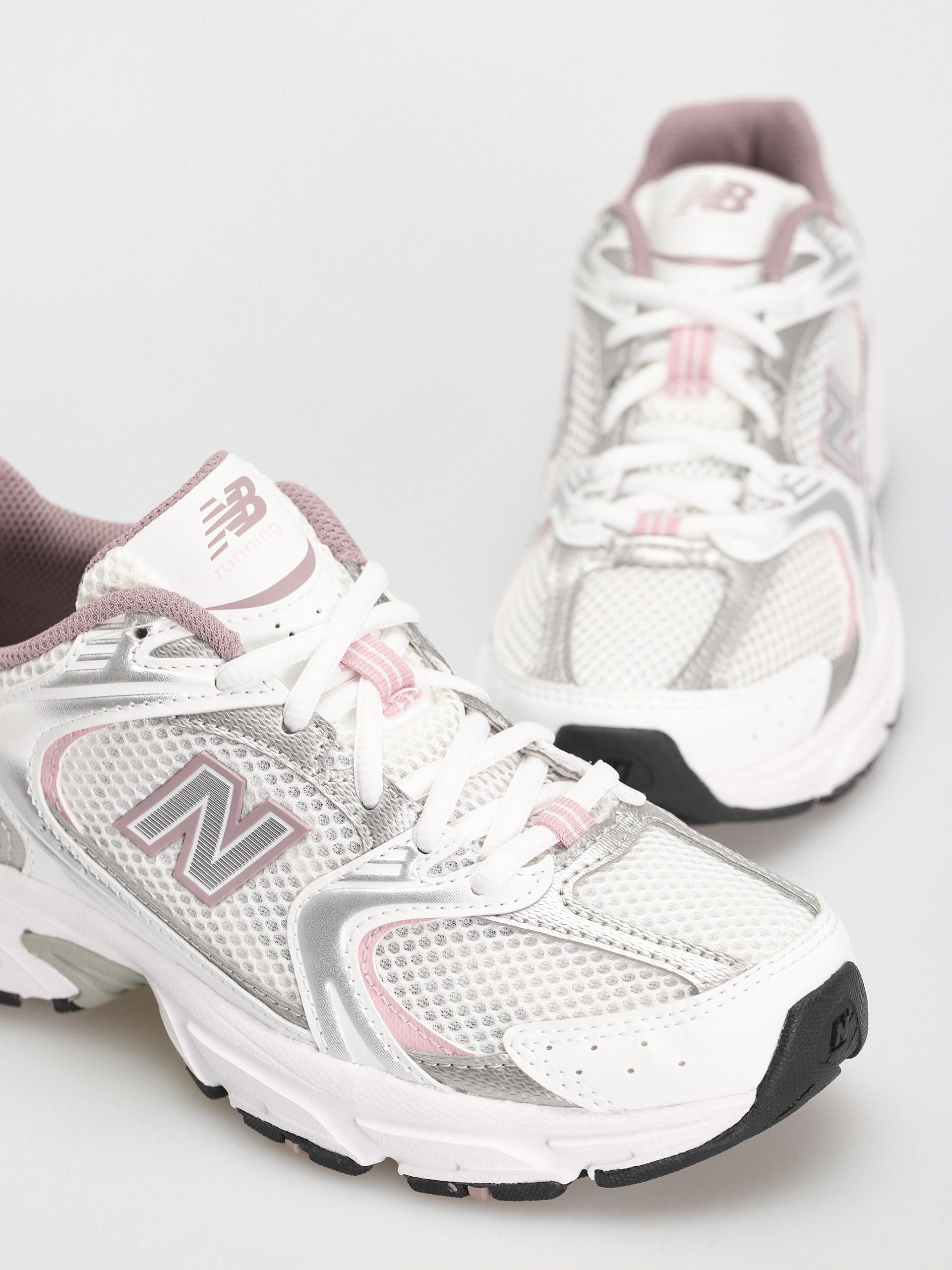 New Balance 530 Shoes (white silver pink)