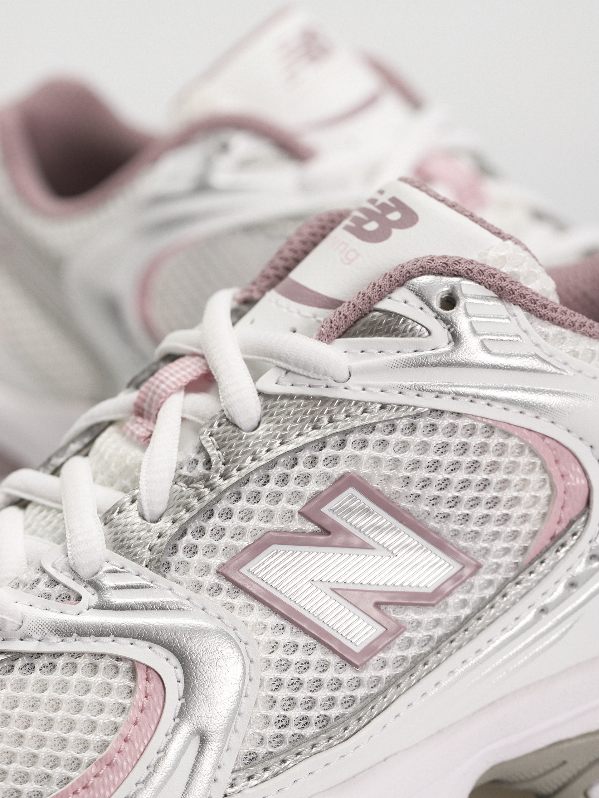 New Balance 530 Shoes (white silver pink)