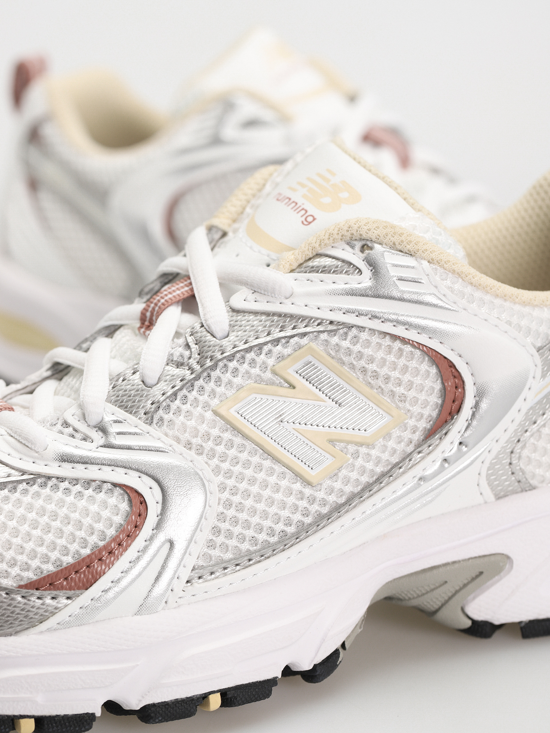 New Balance 530 Shoes (white silver beige)