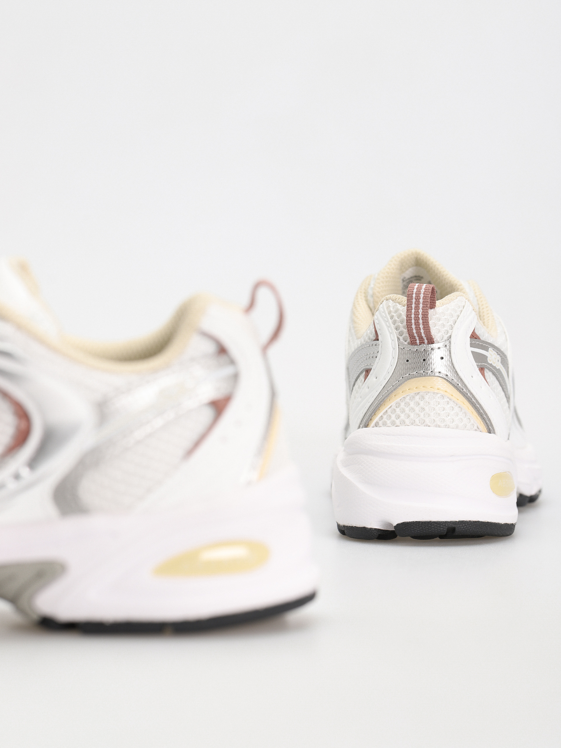 New Balance 530 Shoes (white silver beige)