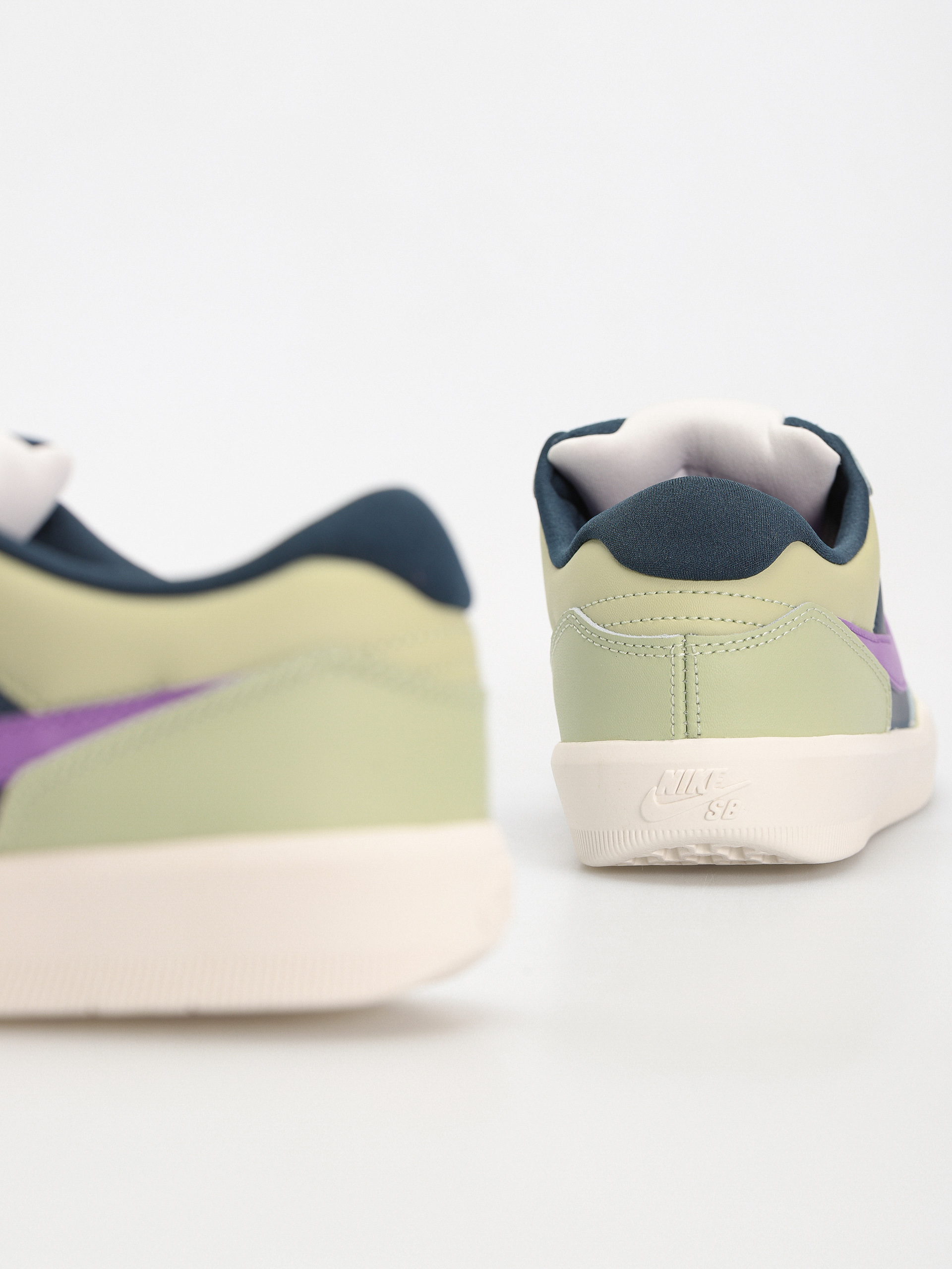 Nike SB Force 58 Premium Shoes (olive aura/black raspberry armory navy)