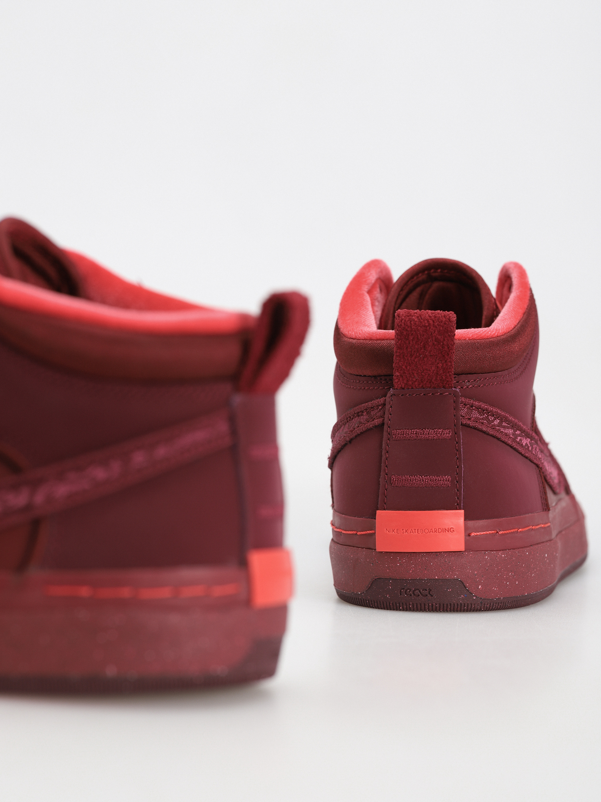 Nike SB React Leo Prm Schuhe (dark beetroot/dark beetroot team red)