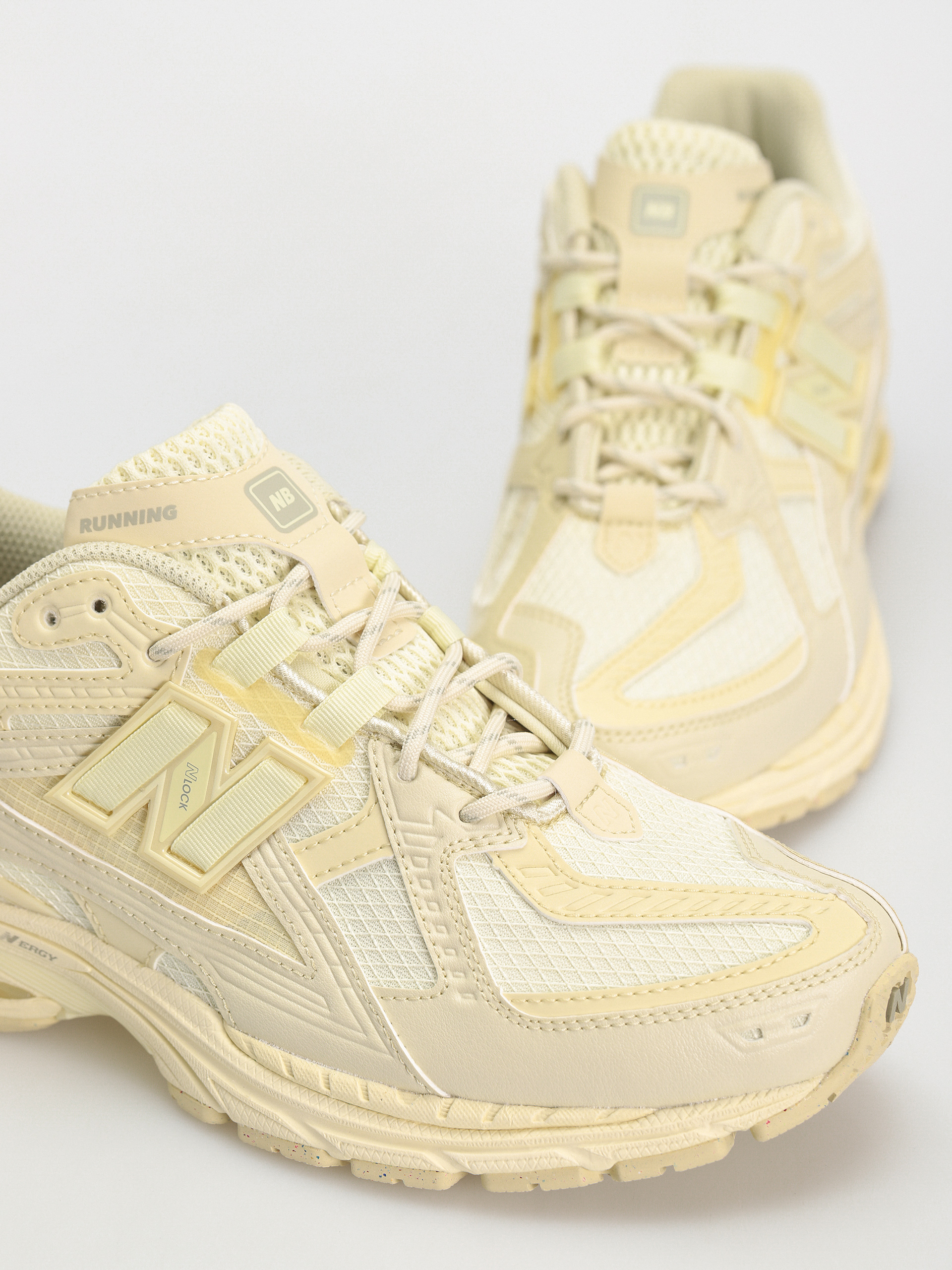 New Balance 1906 Shoes (beige)