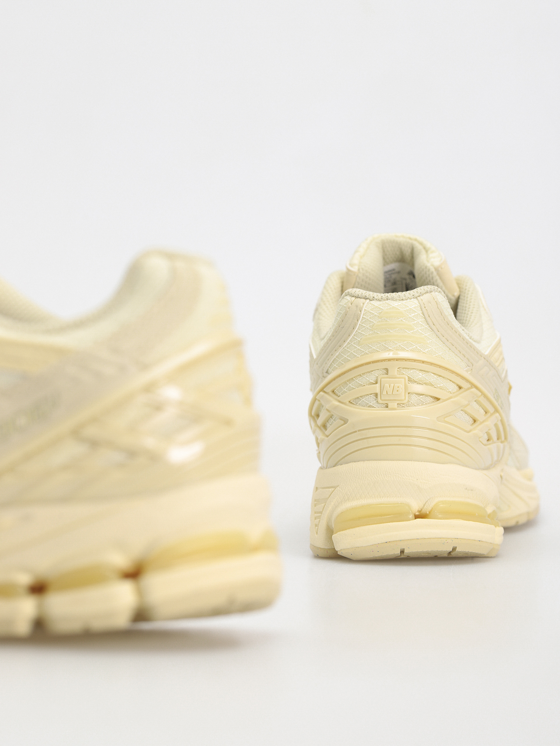 New Balance 1906 Shoes (beige)