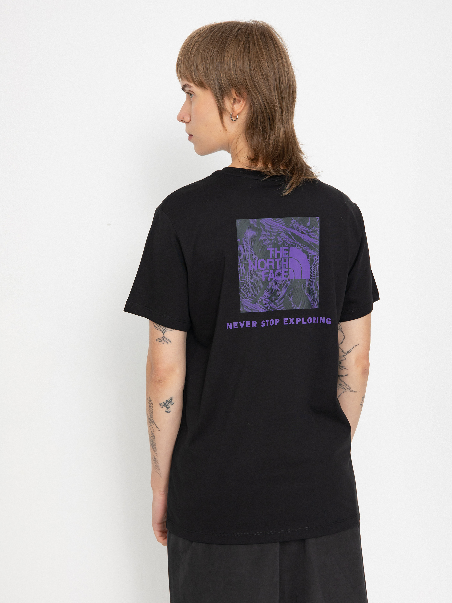 The North Face Relaxed Redbox Graphic Infill Wmn T-Shirt (tnf black/peak purple 3)