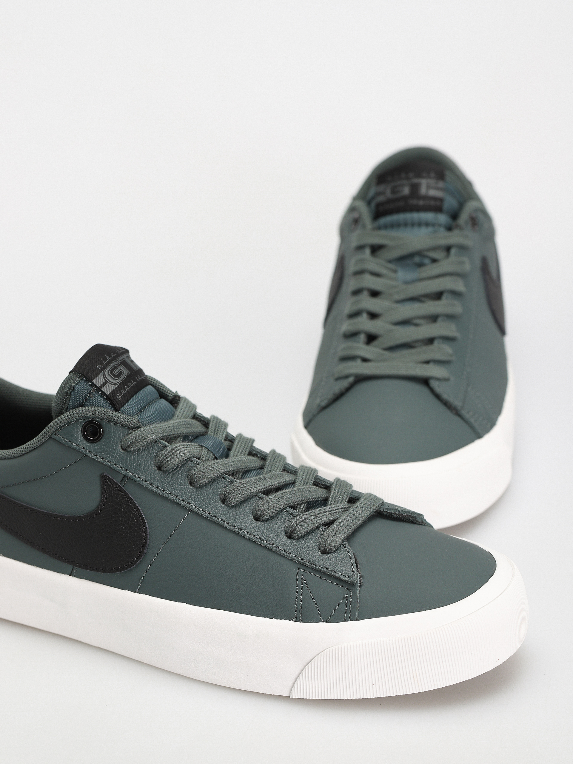 Nike SB Blazer Low Pro Gt Shoes (vintage green/black vintage green)