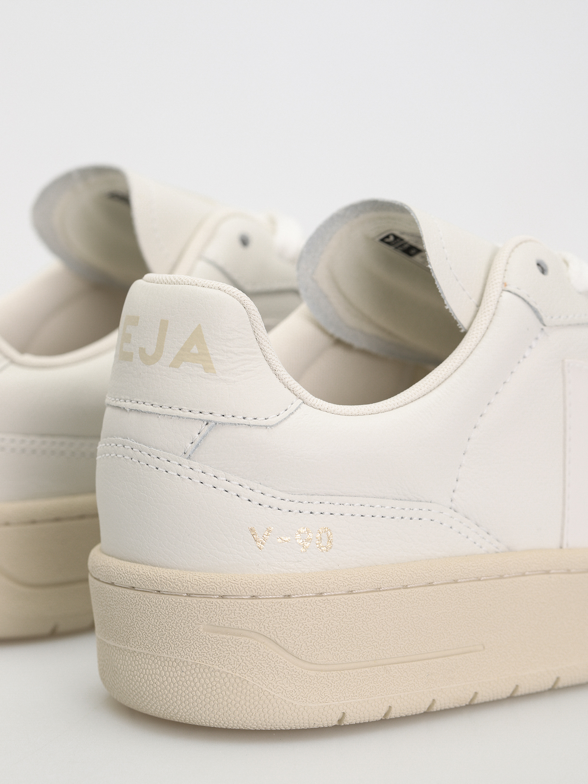 Veja V-90 Shoes (extra white)