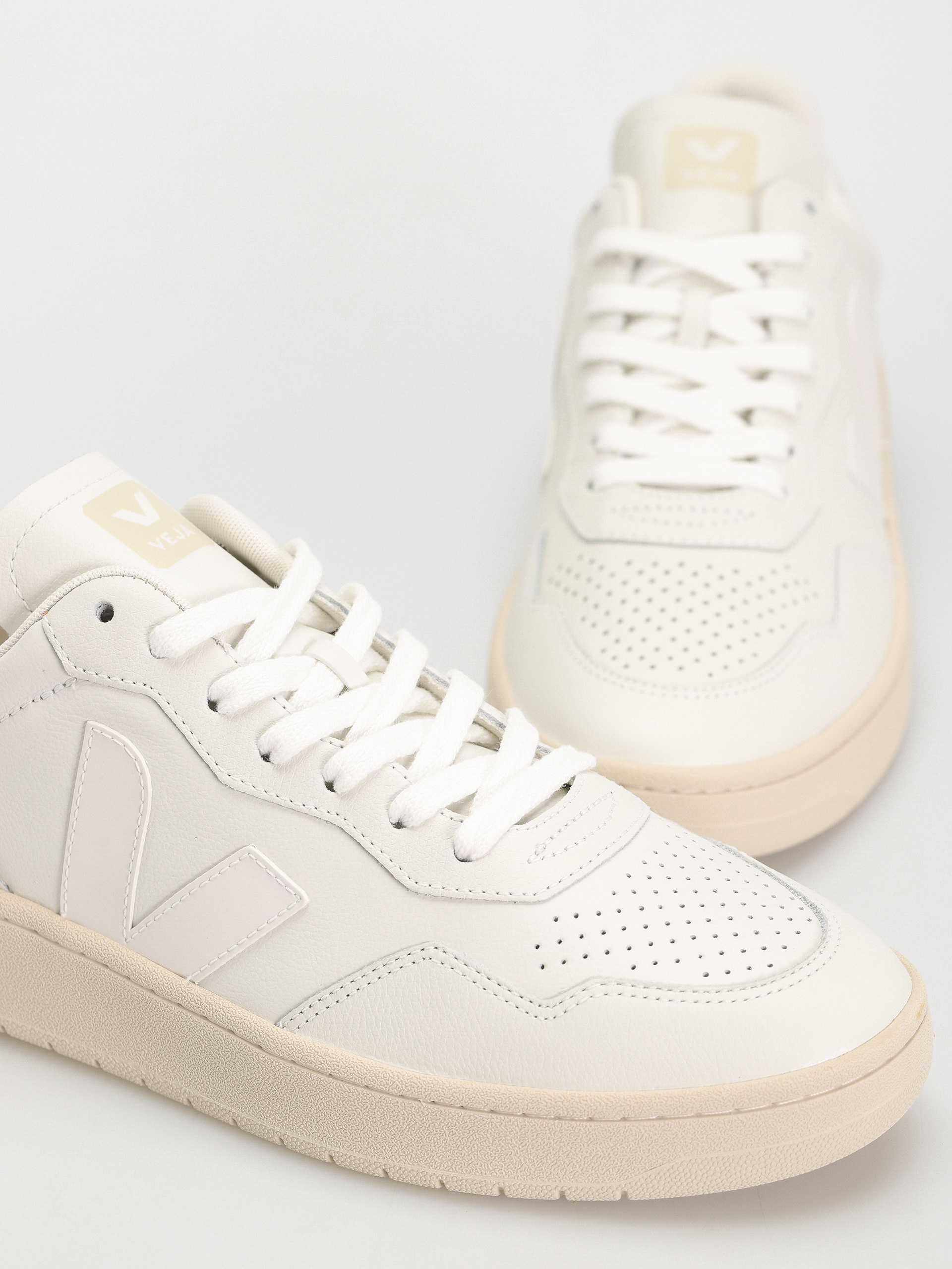 Veja V-90 Shoes (extra white)