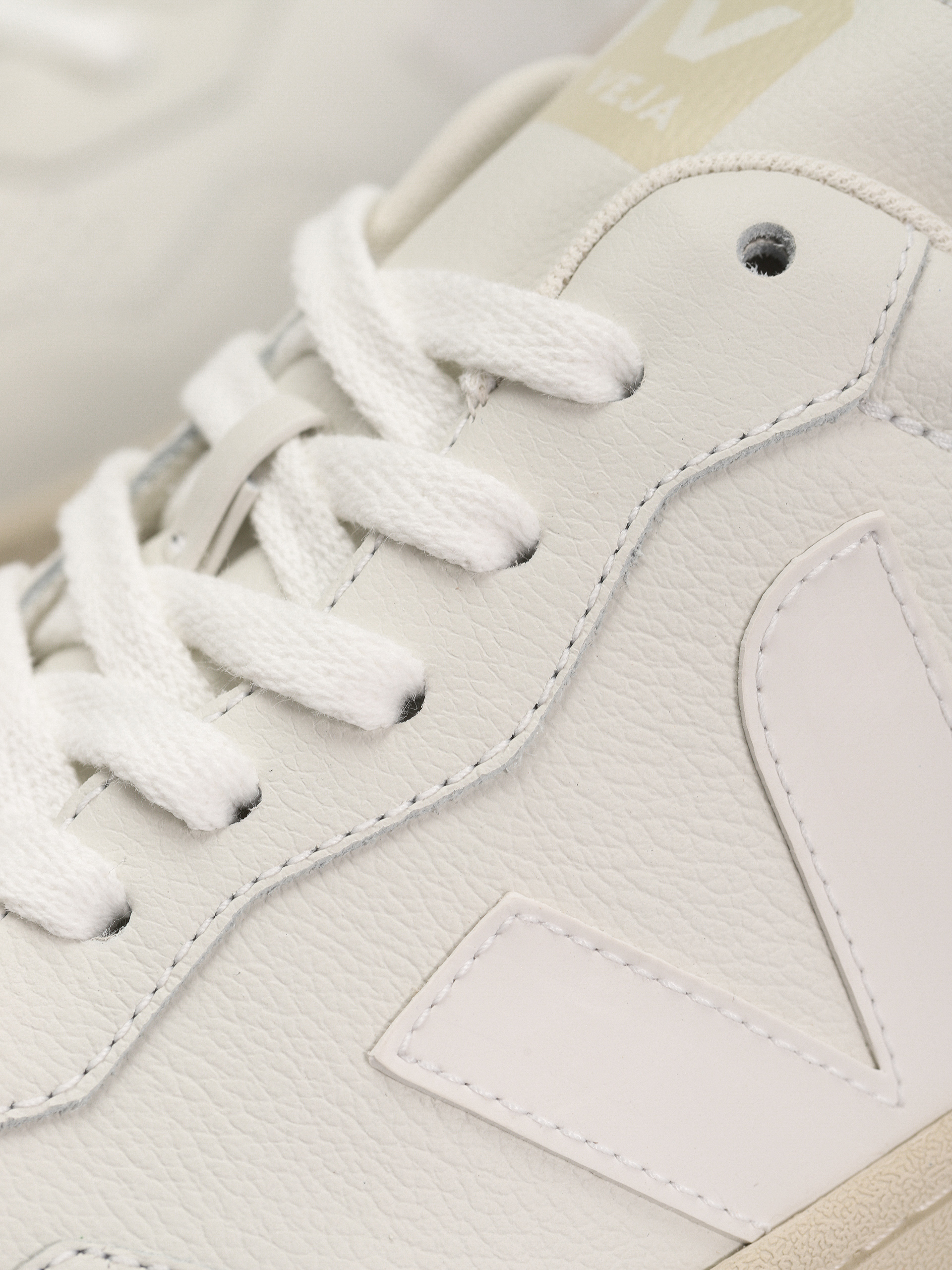Veja V-90 Shoes (extra white)
