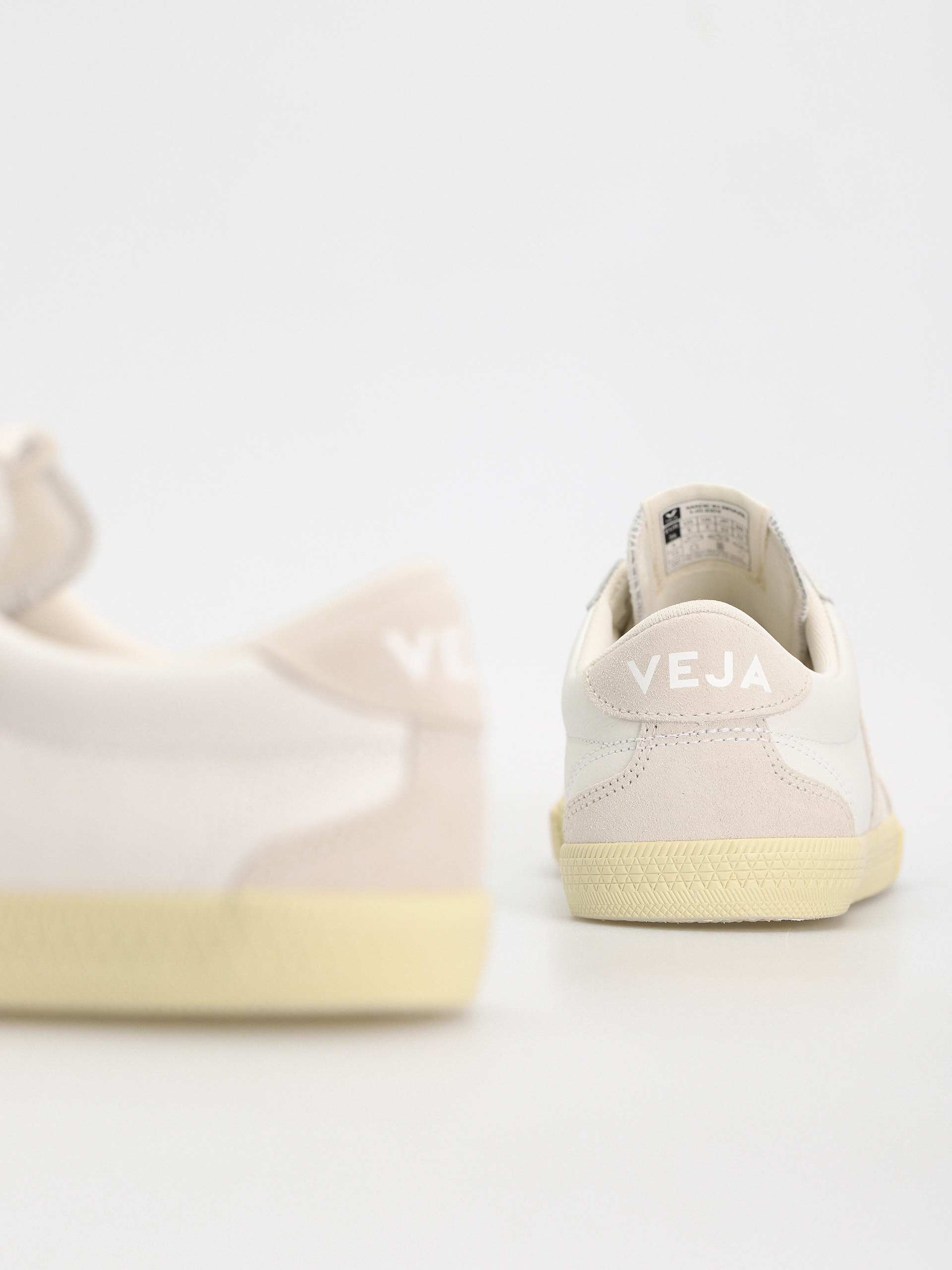 Veja Volley Wmn Shoes (white natural)