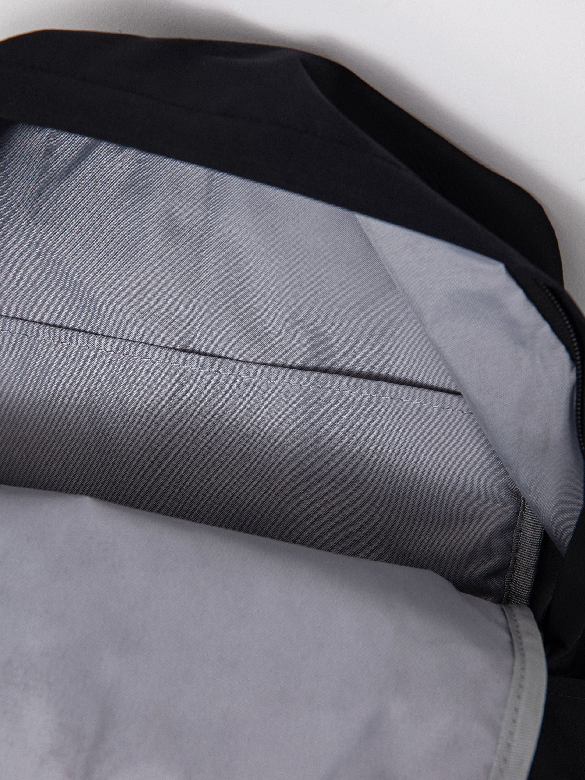 Columbia Trail Traveler 18L Backpack (black)