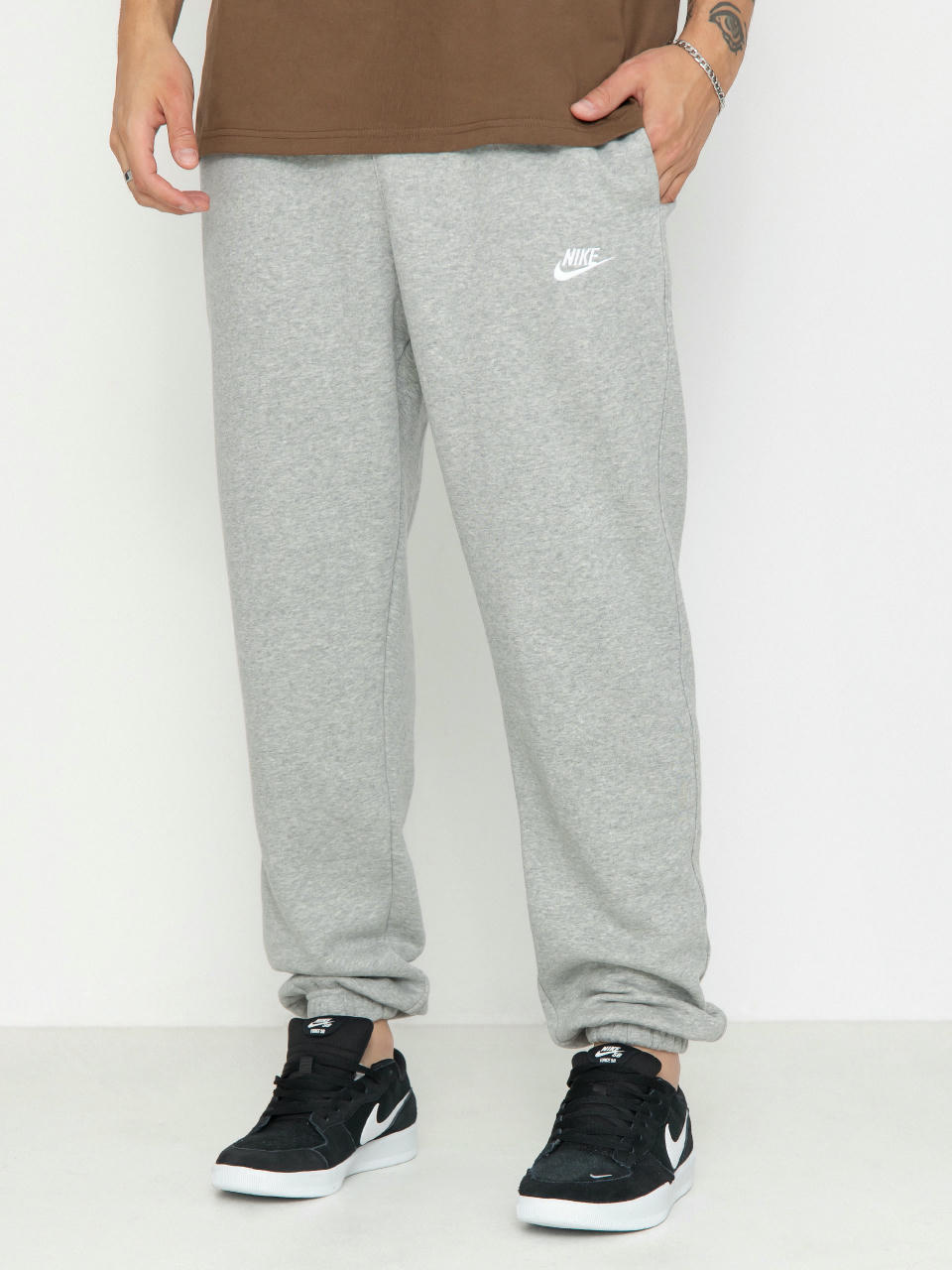 Nike SB Club Fleece Pants (dk grey heather/matte silver/white)