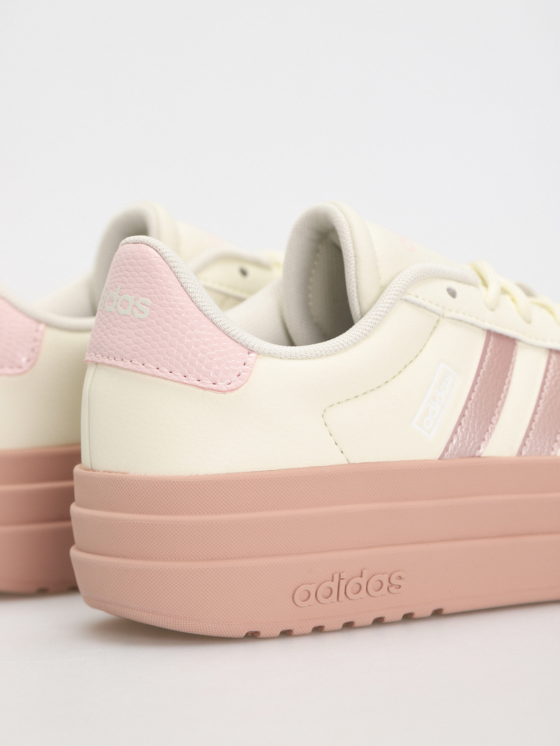 adidas Originals Vl Court Bold Wmn Shoes (ivory/sapime/sanpin)