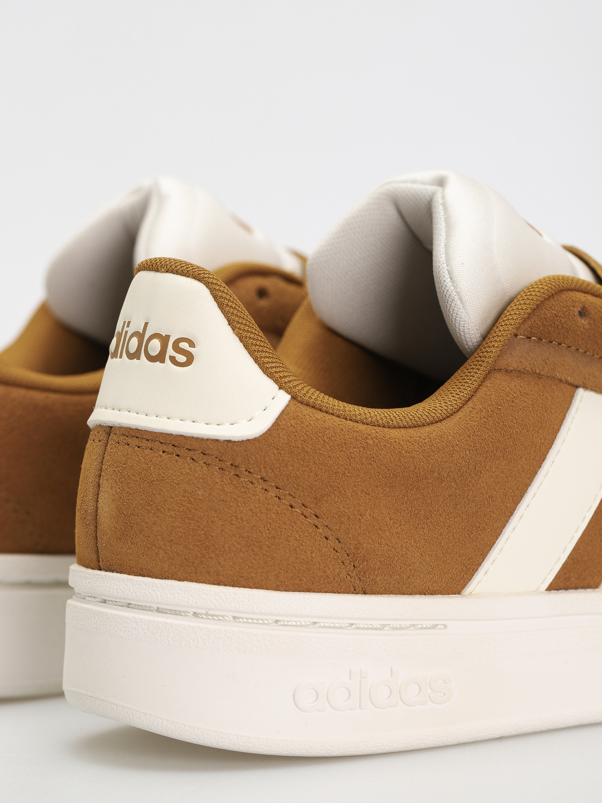 adidas Grand Court Alpha 0 Schuhe (brostr/owhite/owhite)