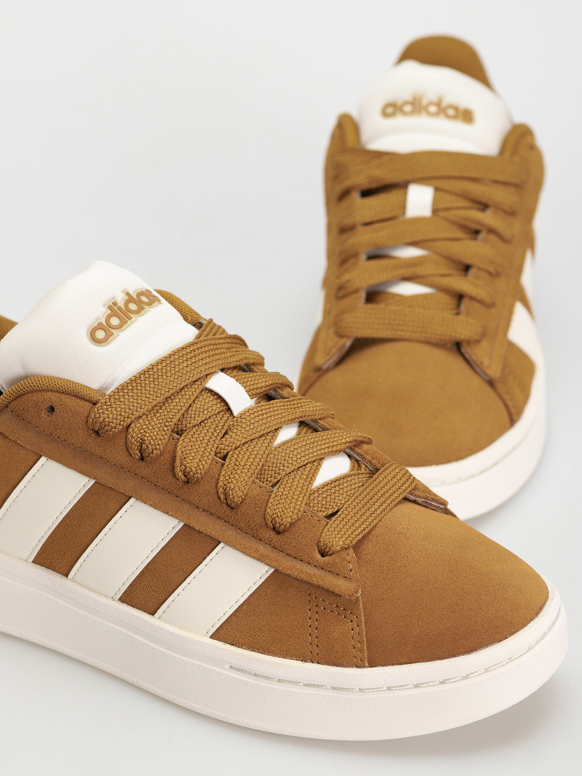 adidas Grand Court Alpha 0 Schuhe (brostr/owhite/owhite)