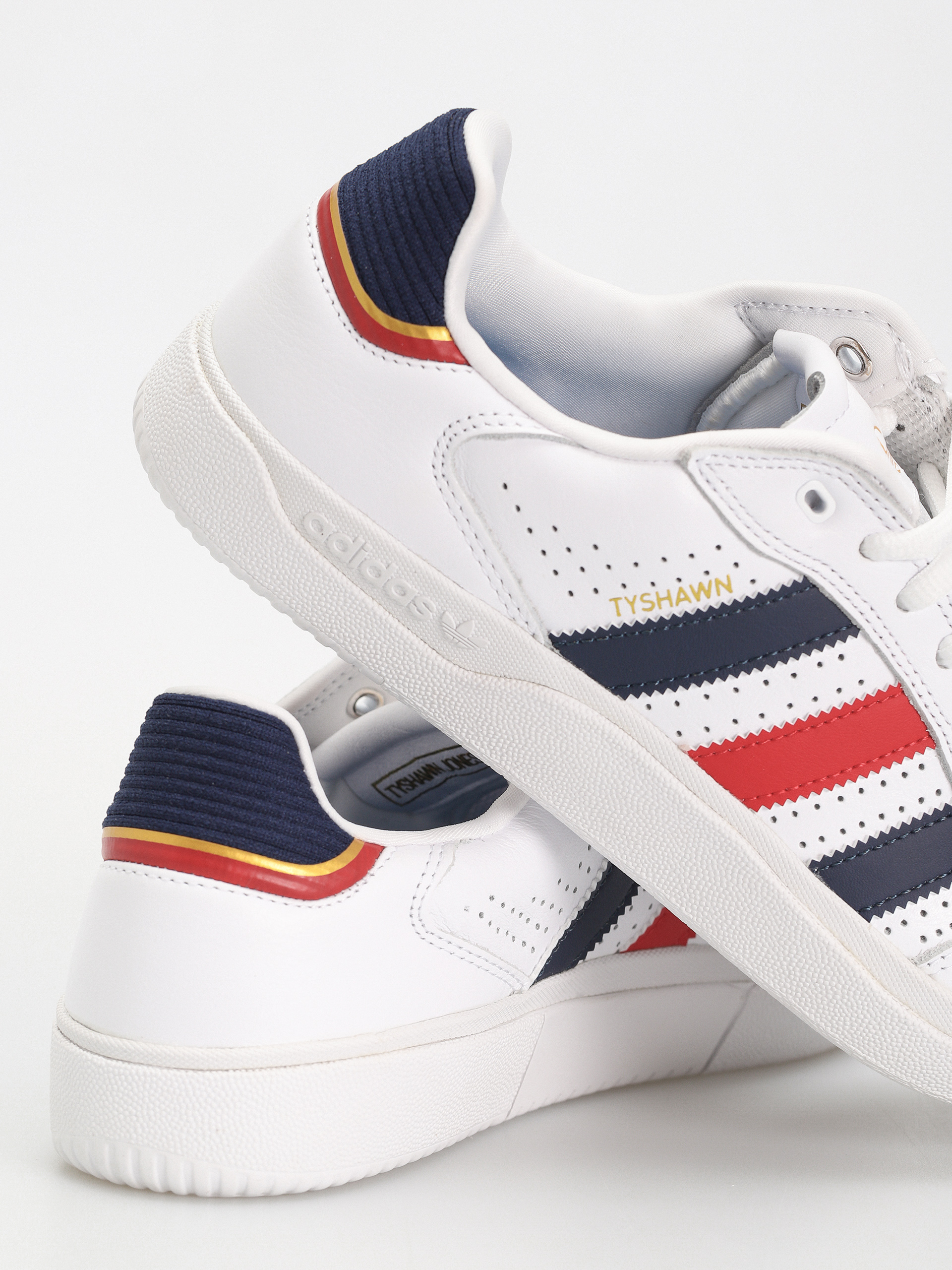 adidas Tyshawn LOW Shoes (ftwwht/betsca/goldmt)