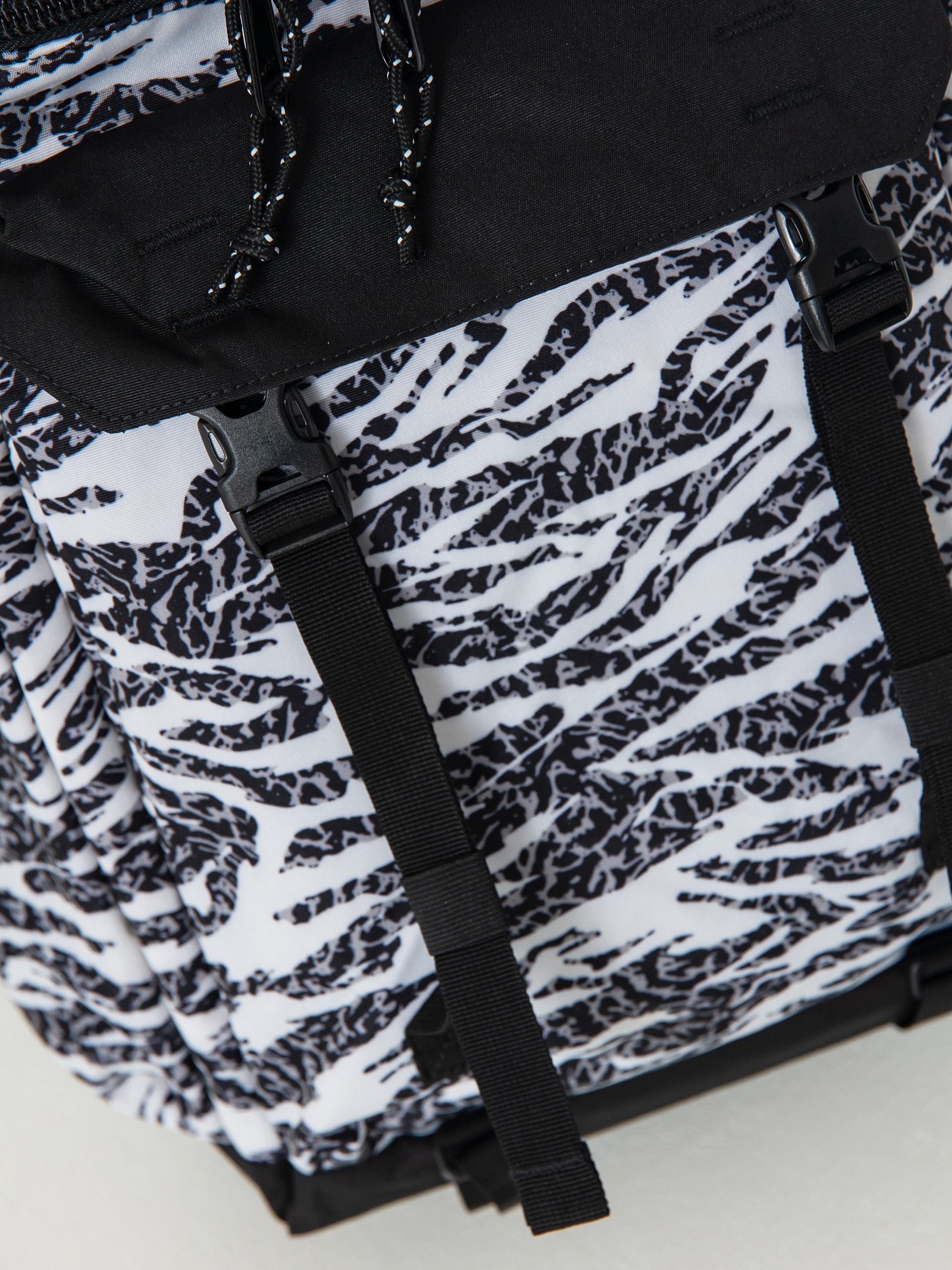 Burton Backpack Annex 2.0 28L (zebra camo)