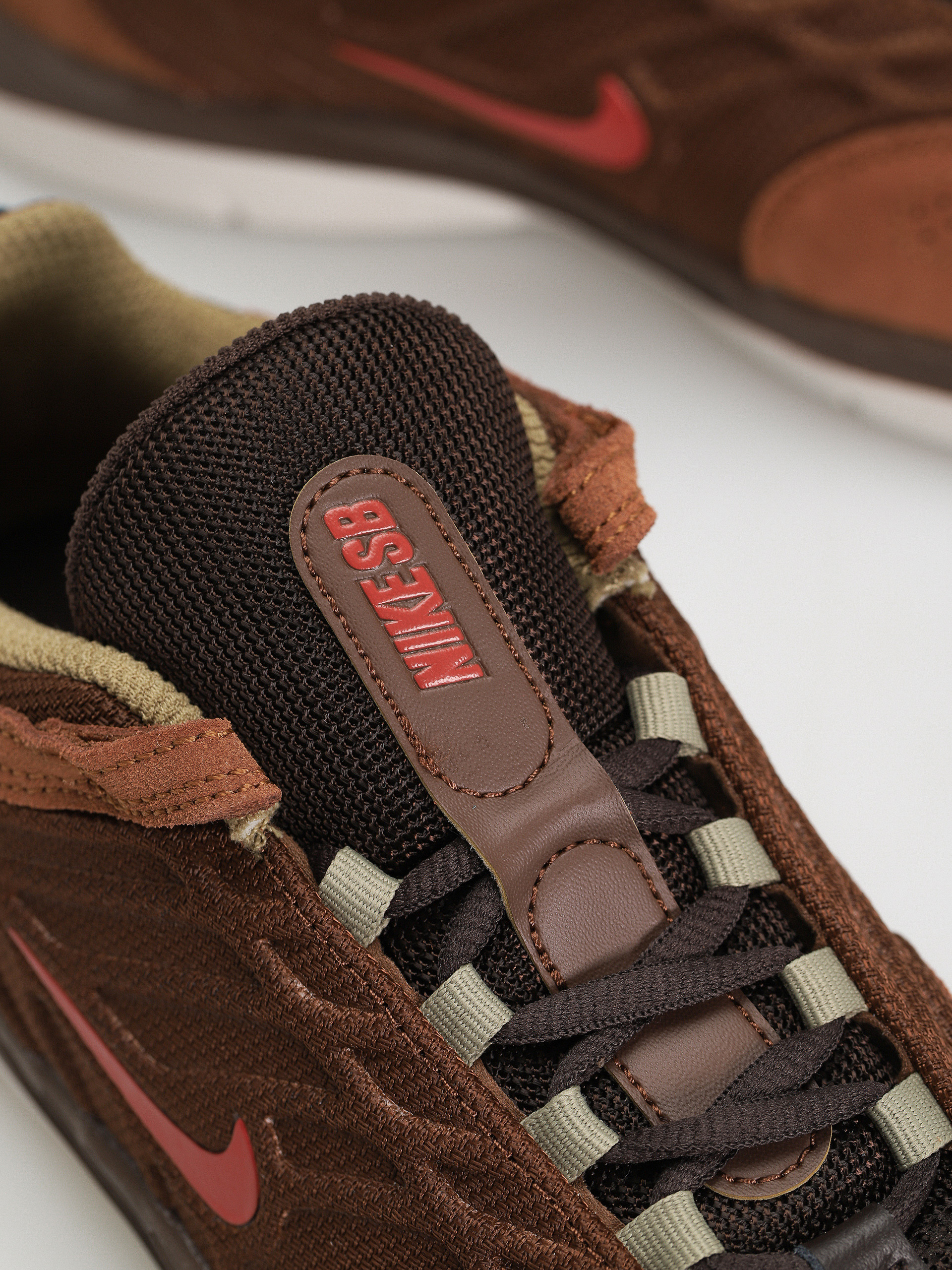 Nike SB Schuhe Vertebrae (cacao  wow/dragon red lt british tan)