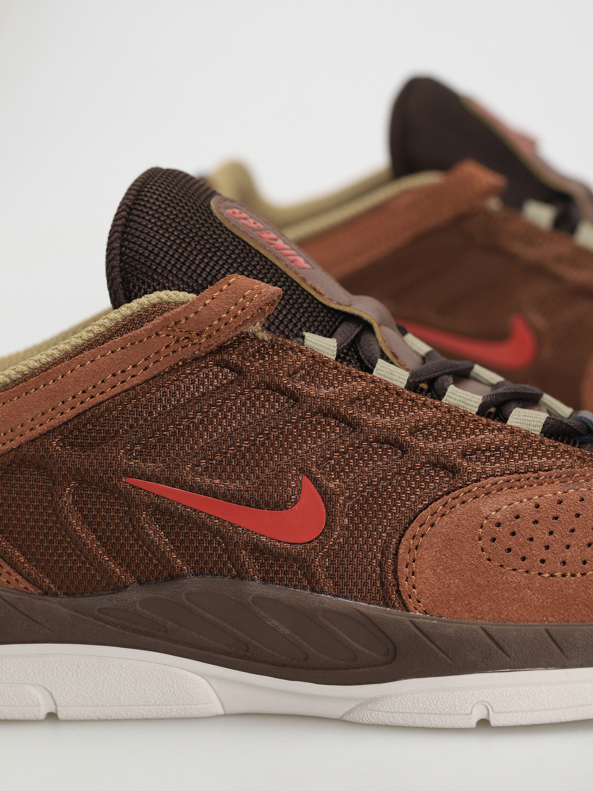 Nike SB Schuhe Vertebrae (cacao  wow/dragon red lt british tan)