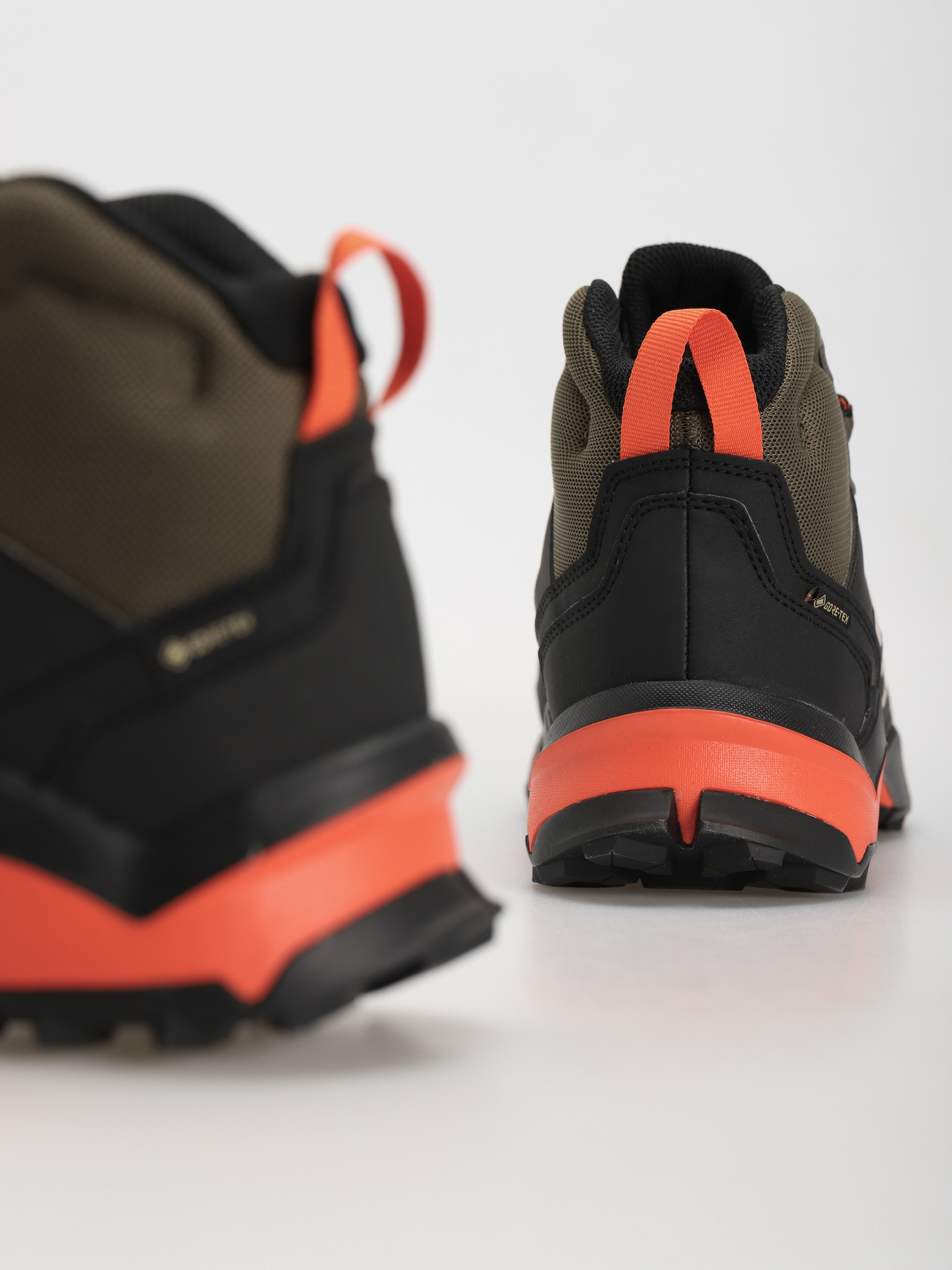 adidas Terrex Ax4 Mid Gtx Schuhe (olistr/wonbei/cblack)